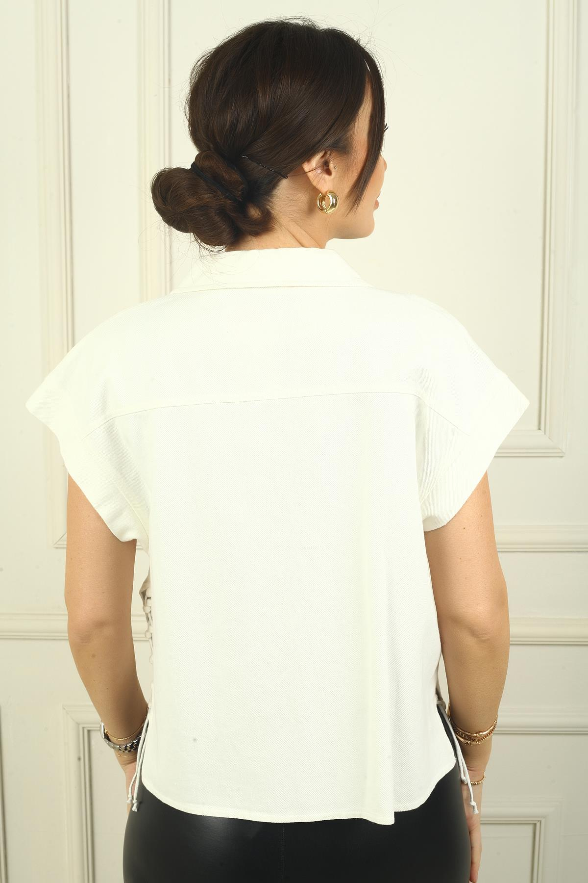 S-24Y2800021Kadın Düşük Kollu Yandan Bağcıklı Önü Metal Düğmeli Yelek