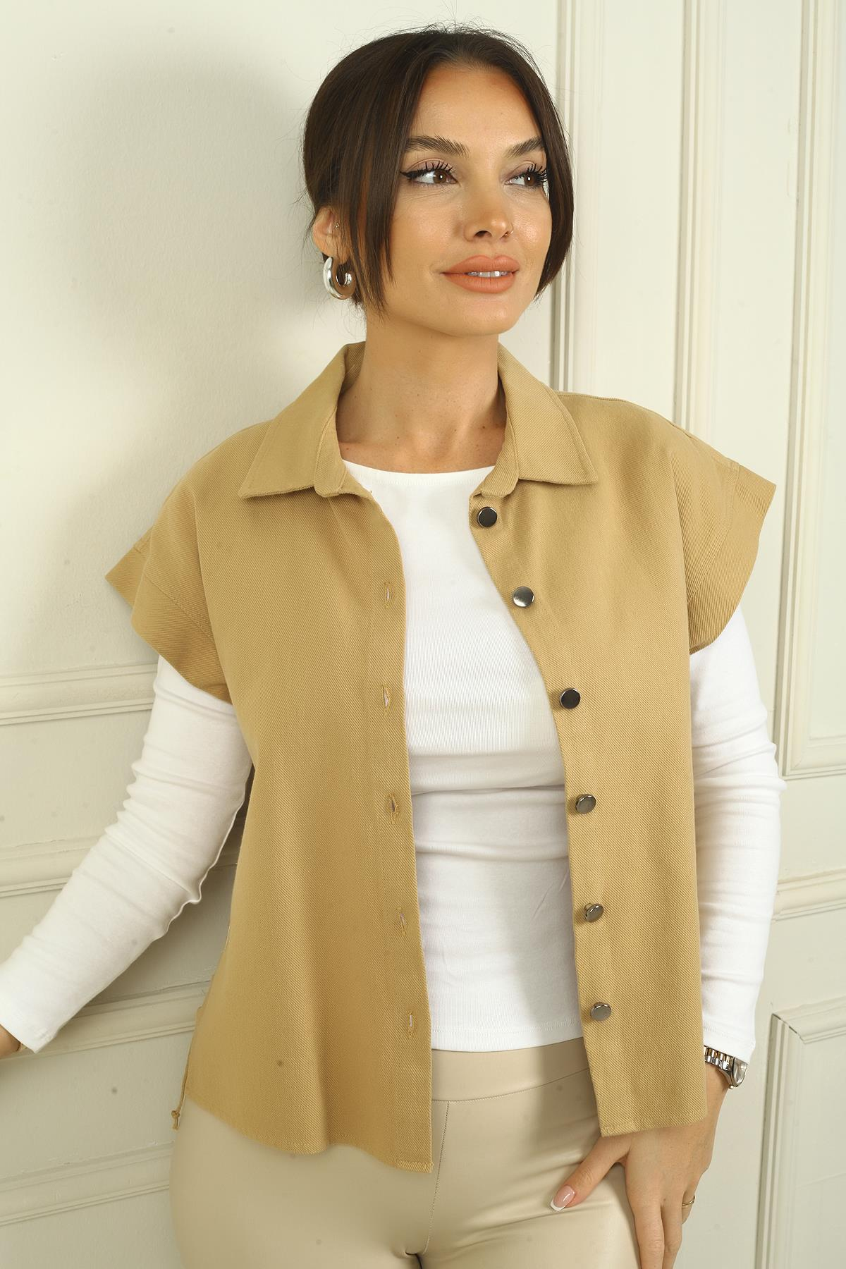 S-24Y2800021Kadın Düşük Kollu Yandan Bağcıklı Önü Metal Düğmeli Yelek