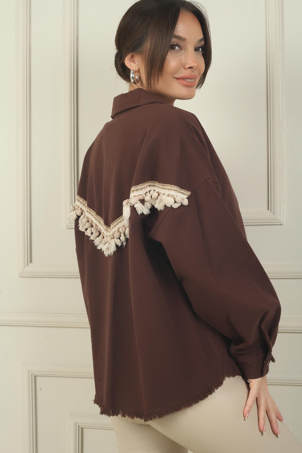 S-24Y2800023Kadın Arkası Etnik Şeritli Püsküllü Önü Metal Düğmeli Tek Cepli Gömlek