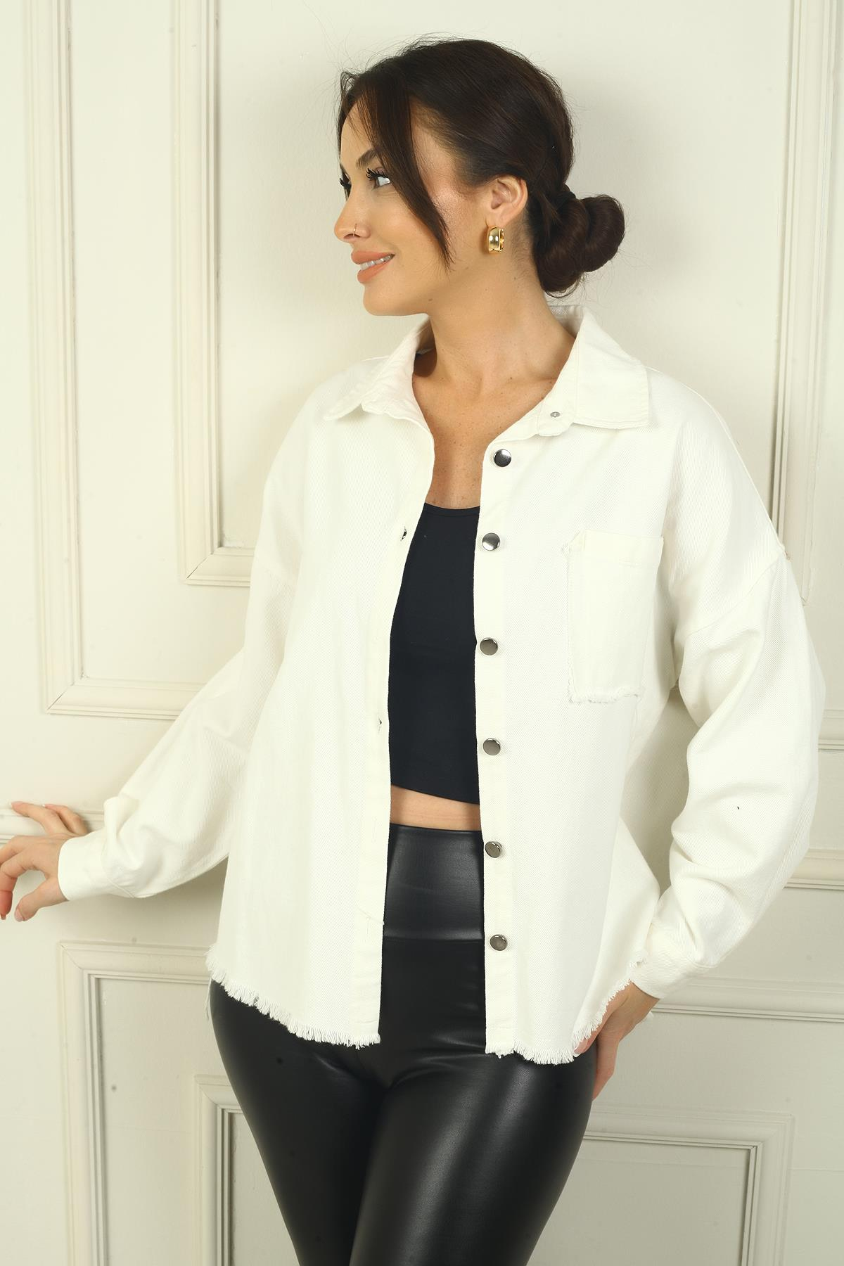 S-24Y2800023Kadın Arkası Etnik Şeritli Püsküllü Önü Metal Düğmeli Tek Cepli Gömlek