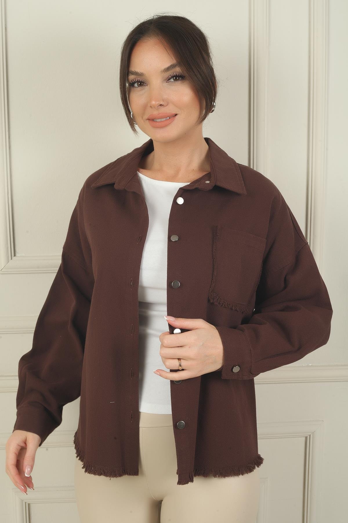 S-24Y2800023Kadın Arkası Etnik Şeritli Püsküllü Önü Metal Düğmeli Tek Cepli Gömlek