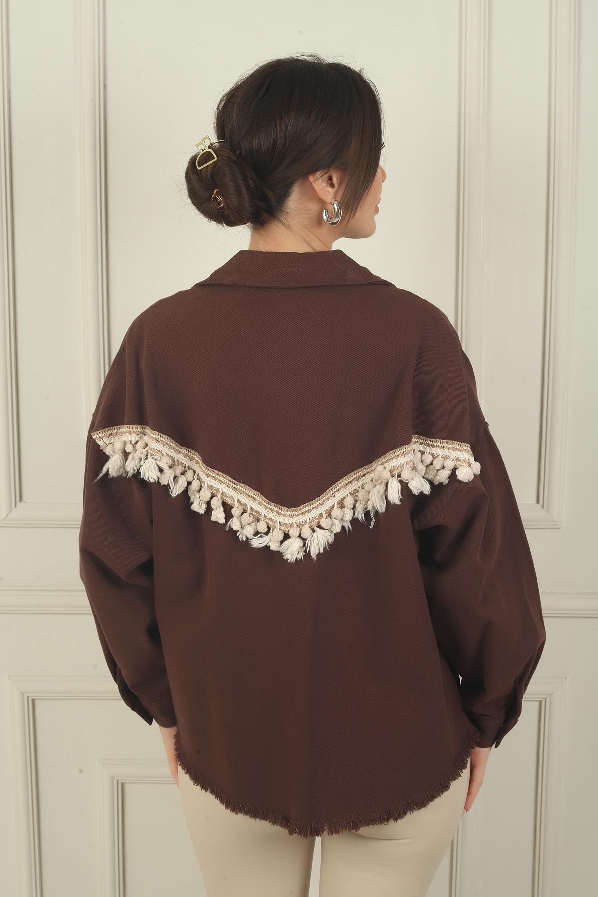 S-24Y2800023Kadın Arkası Etnik Şeritli Püsküllü Önü Metal Düğmeli Tek Cepli Gömlek