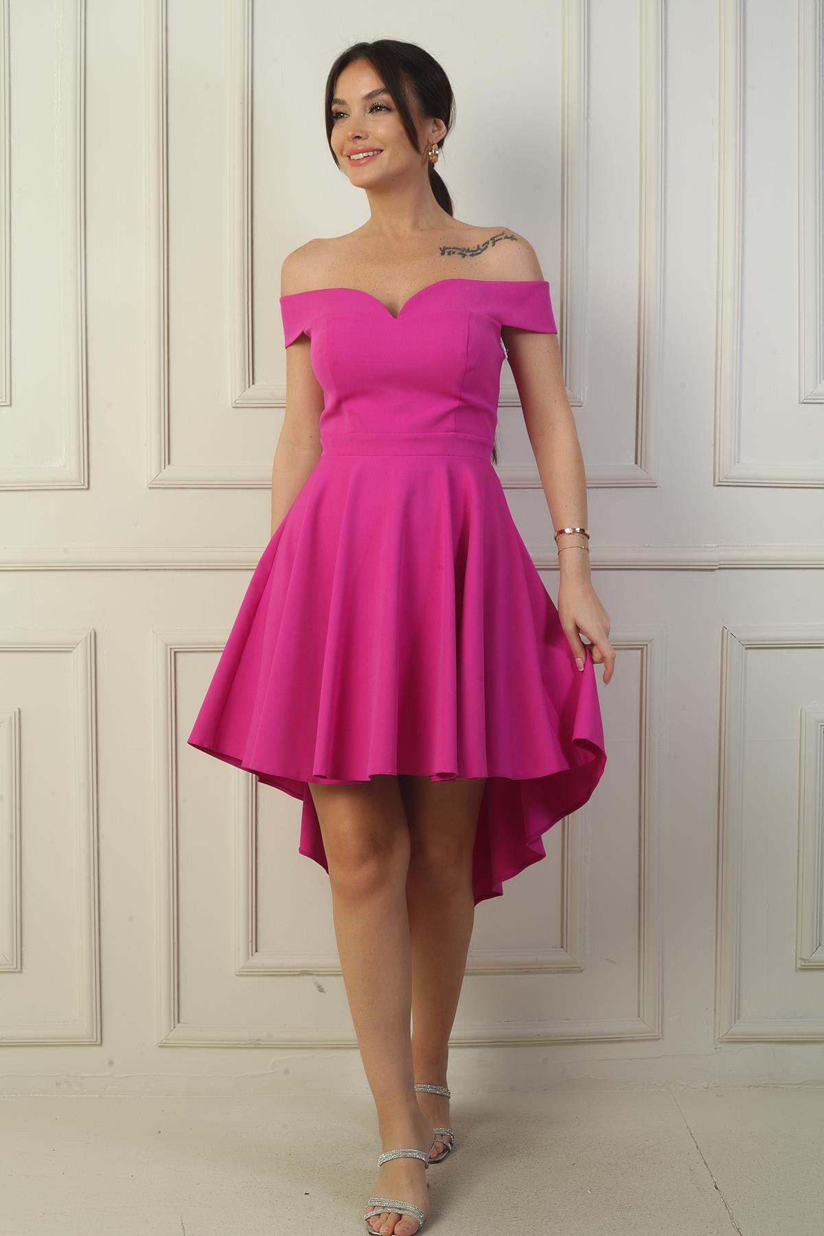 S-24Y3050010Kadın Madonna Yaka Ön Kısa Arka Uzun Astarlı Kloş Krep Kısa Elbise