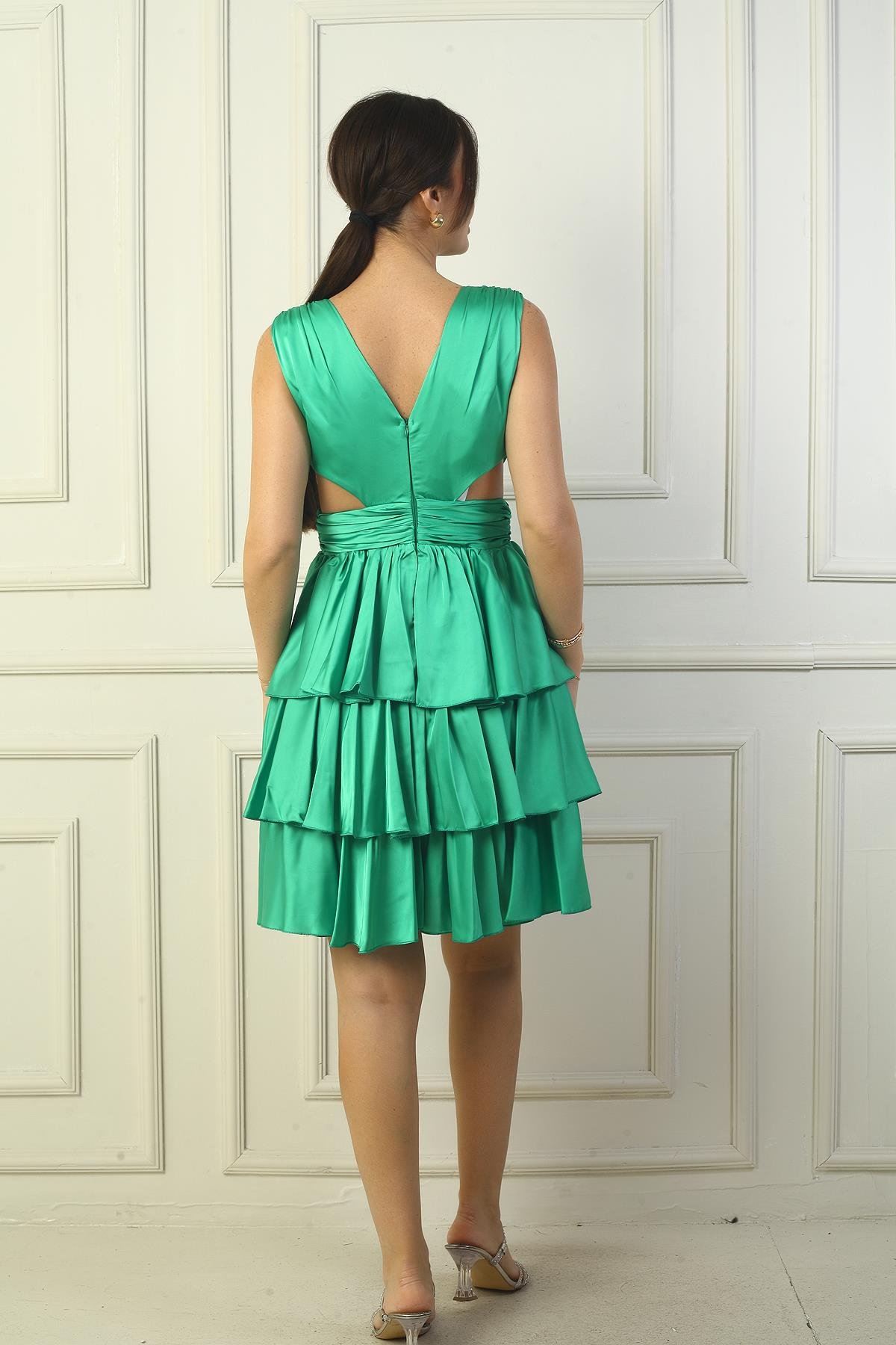 S-24Y3050018Kadın Ön Arka V Yaka Bel Dekolteli Astarlı Katlı Saten Kısa Elbise