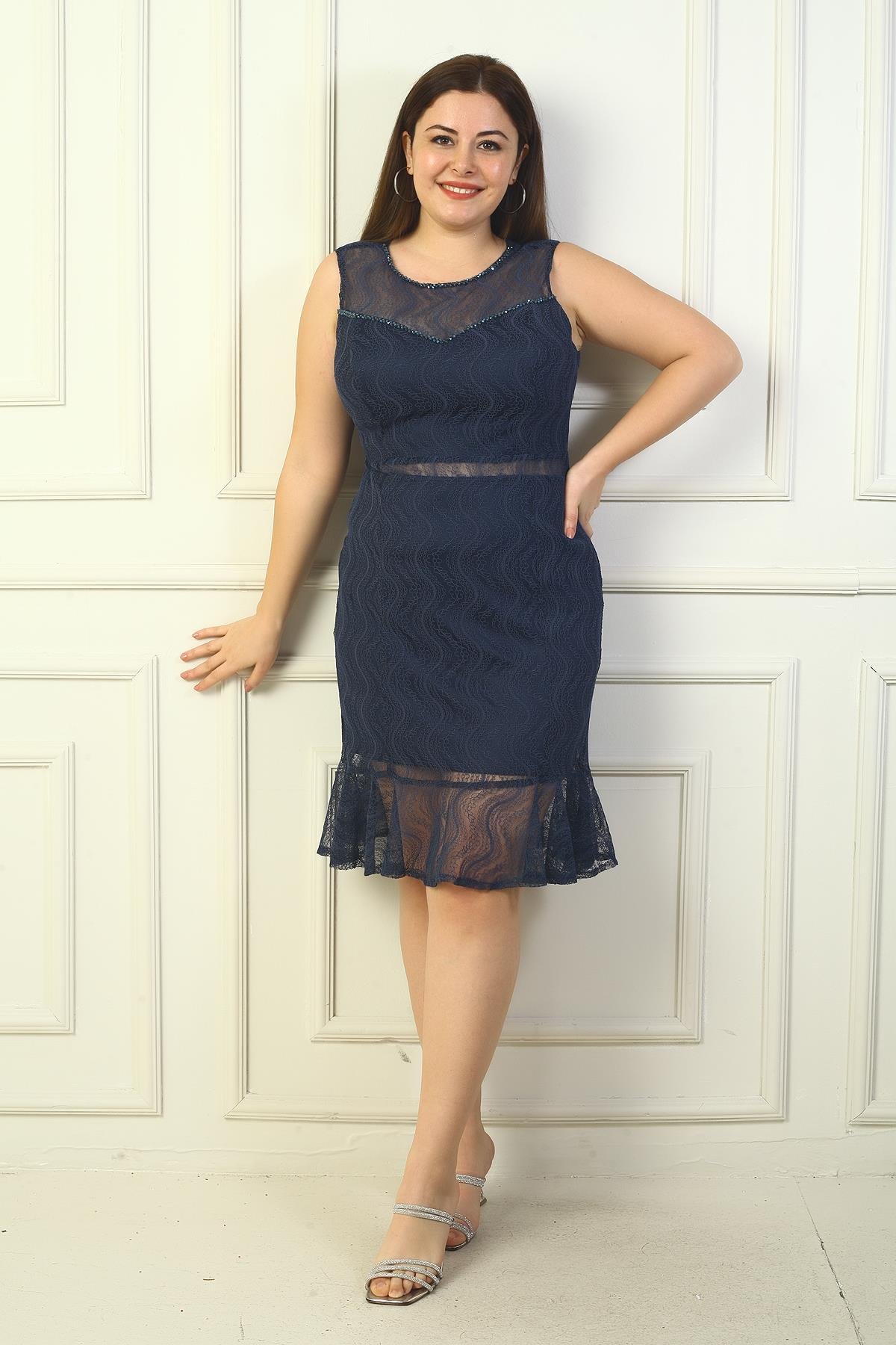 S-24Y3050025Kadın Önü Boncuk İşlemeli Eteği Volanlı Astarlı Büyük Beden Dantel Elbise