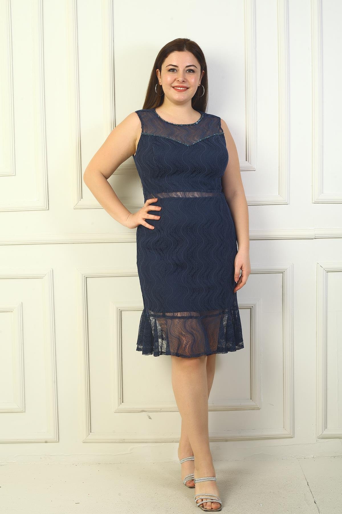 S-24Y3050025Kadın Önü Boncuk İşlemeli Eteği Volanlı Astarlı Büyük Beden Dantel Elbise