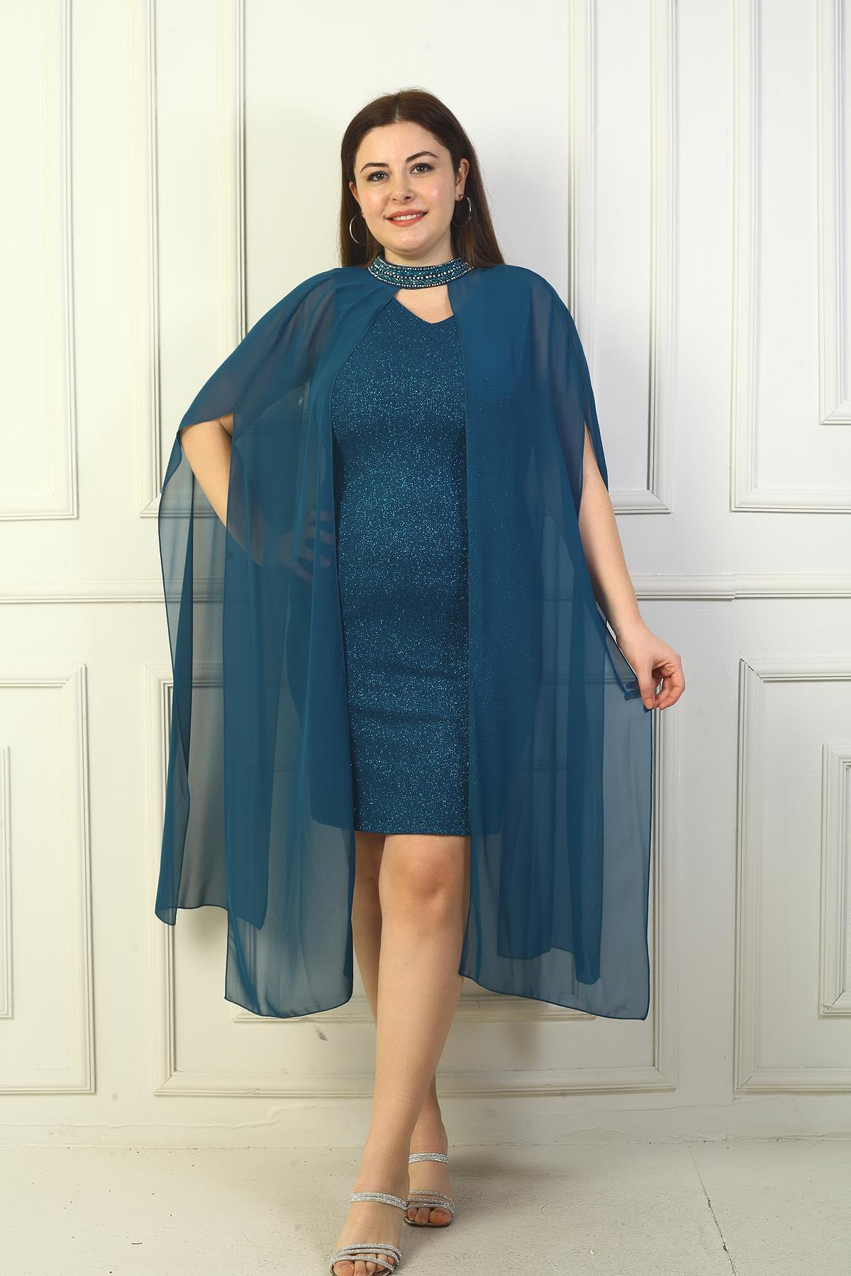 S-24Y3050026Kadın V Yaka Astarlı Üstü Şifon Pelerinli Büyük Beden  Simli Elbise