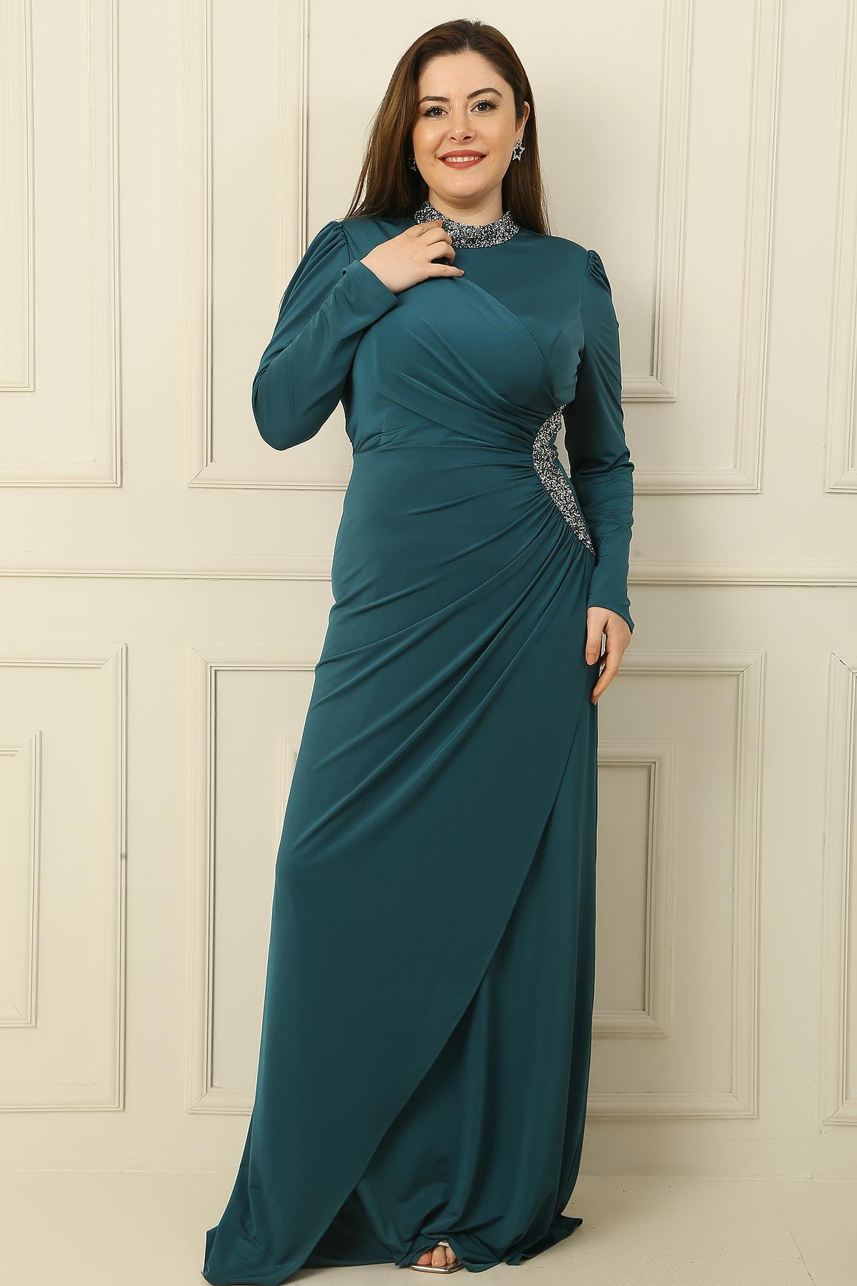 S-24Y3630001Yakası Ve Yanı Taşlı Astarlı Büzgülü Kristal Uzun Büyük Beden Tesettür Elbise