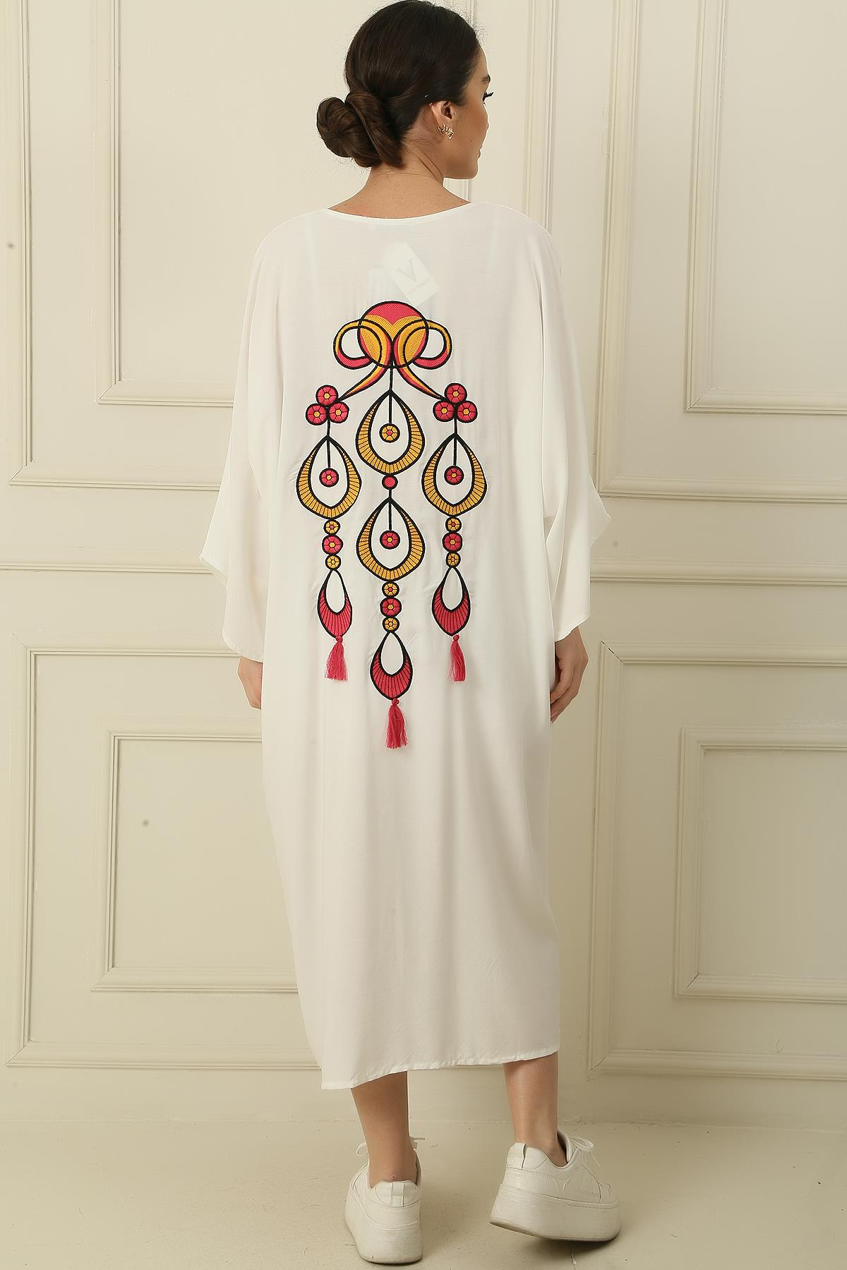 S-24Y3880010V Yaka Püsküllü Çift Cepli Nakışlı Oversize Rahat Kalıp Uzun Viskon Elbise