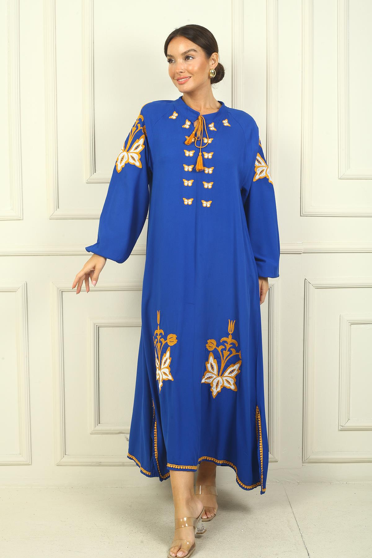 S-24Y3880023Kadın Yaka Bağcıklı Kelebek Nakışlı Kol Uçları Lastikli Rahat Kalıp Uzun Viskon Elbise