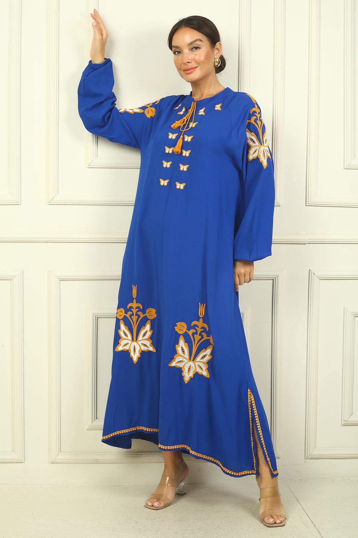 S-24Y3880023Kadın Yaka Bağcıklı Kelebek Nakışlı Kol Uçları Lastikli Rahat Kalıp Uzun Viskon Elbise