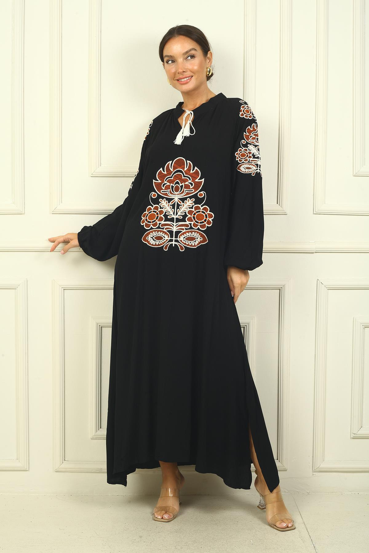 S-24Y3880024Kadın Yakası Bağcıklı Kolları Ve Önü Nakışlı Rahat Kalıp Uzun Viskon Elbise