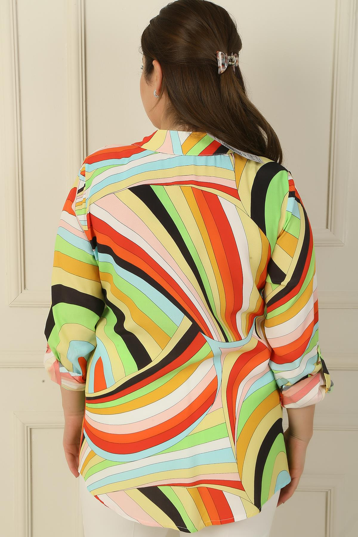 S-24Y4040004Önü Metal Düğmeli Geometrik Desen Büyük Beden Gömlek