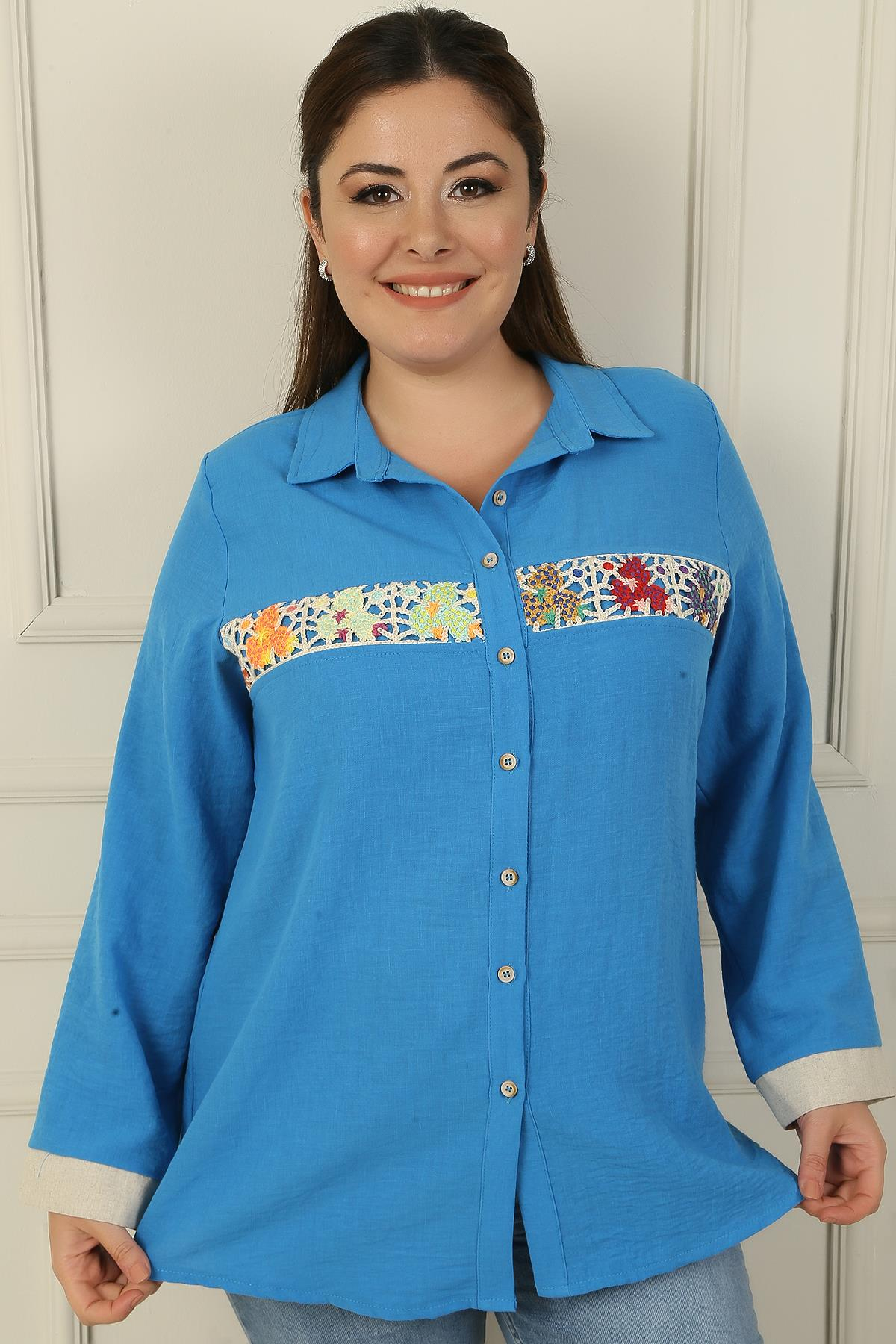 S-24Y4040006Önü Çiçek Motif Örgülü Büyük Beden Gömlek