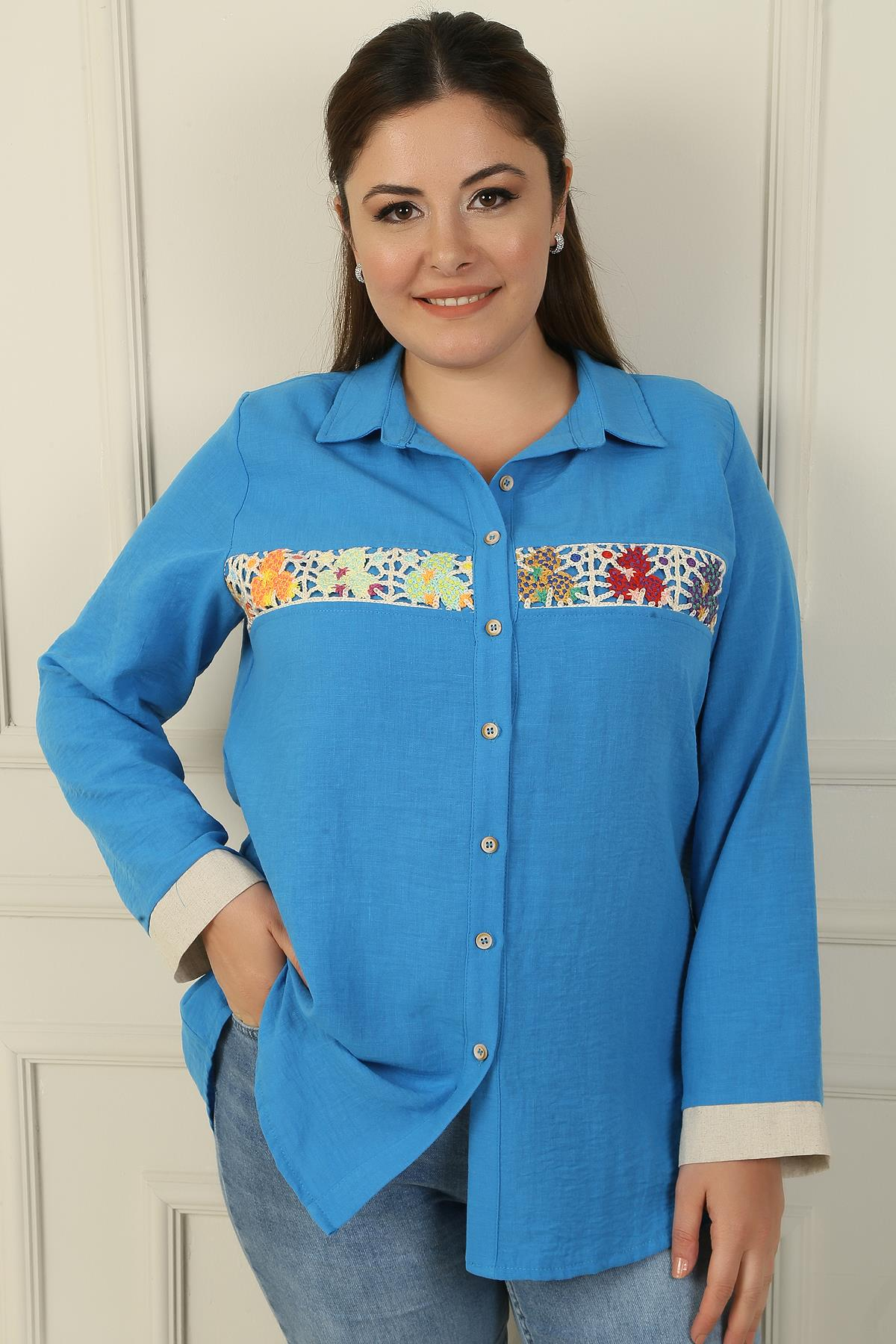 S-24Y4040006Önü Çiçek Motif Örgülü Büyük Beden Gömlek