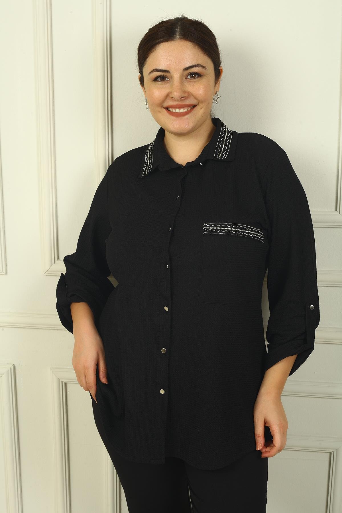 S-24Y4040024Kadın Kol Katlamalı Yaka Ve Cebi Şeritli Büyük Beden Gofre Gömlek