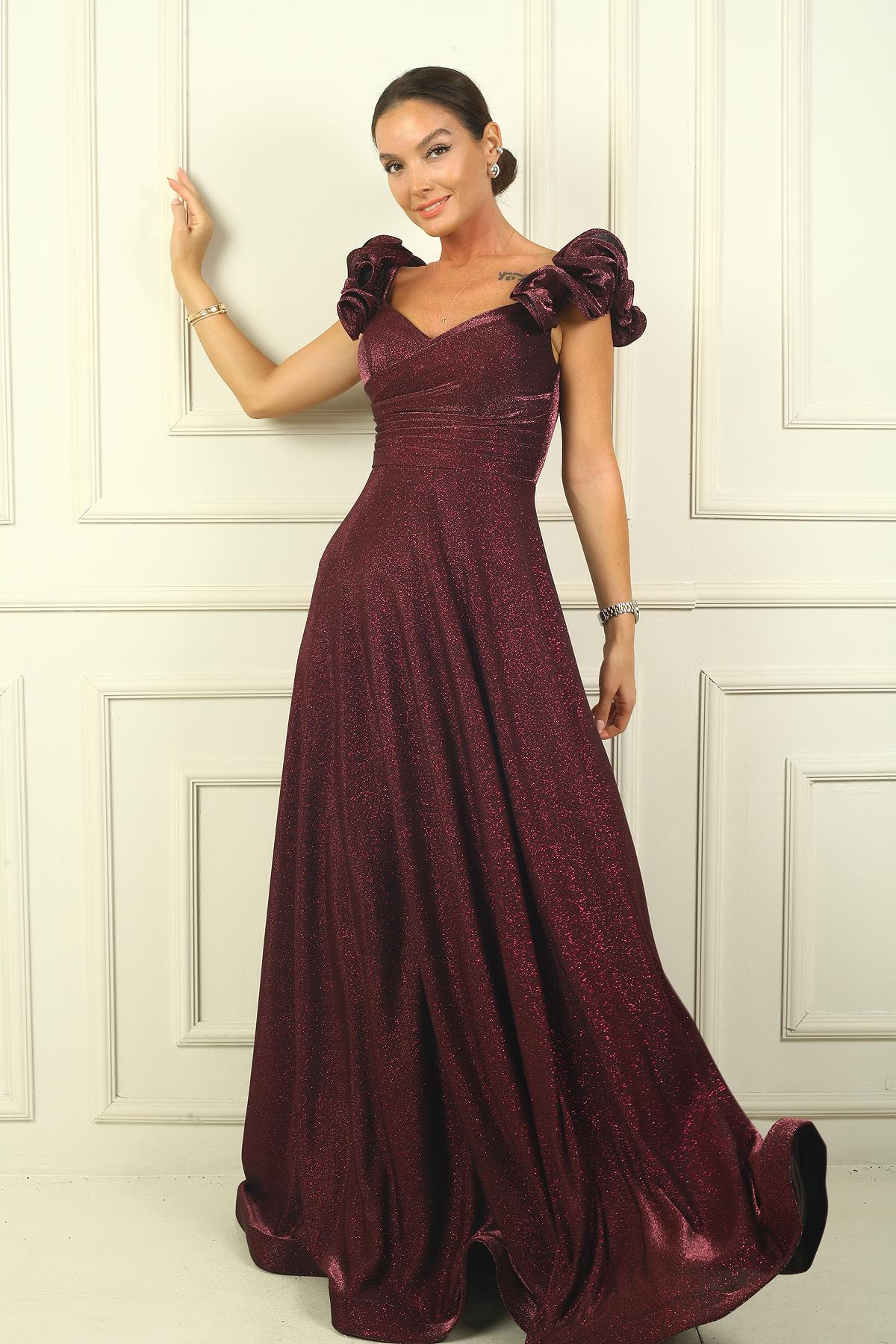 S-24Y4120001Düşük Volan Kol Drapeli Astarlı Simli Uzun Elbise