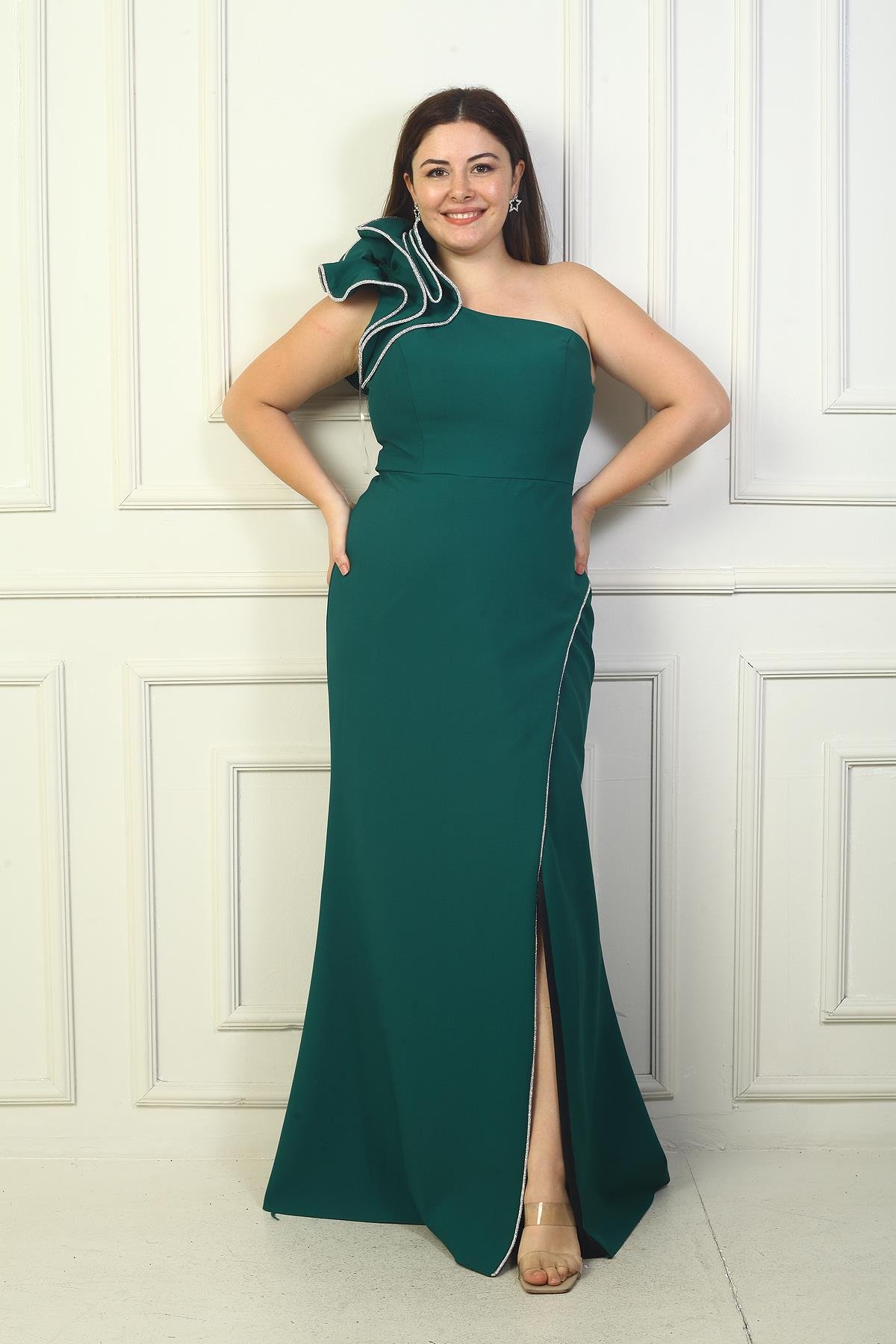 S-24Y4120006Tek Marul Omuzlu Astarlı Parlak Taş Detaylı Krep Balık Abiye Elbise