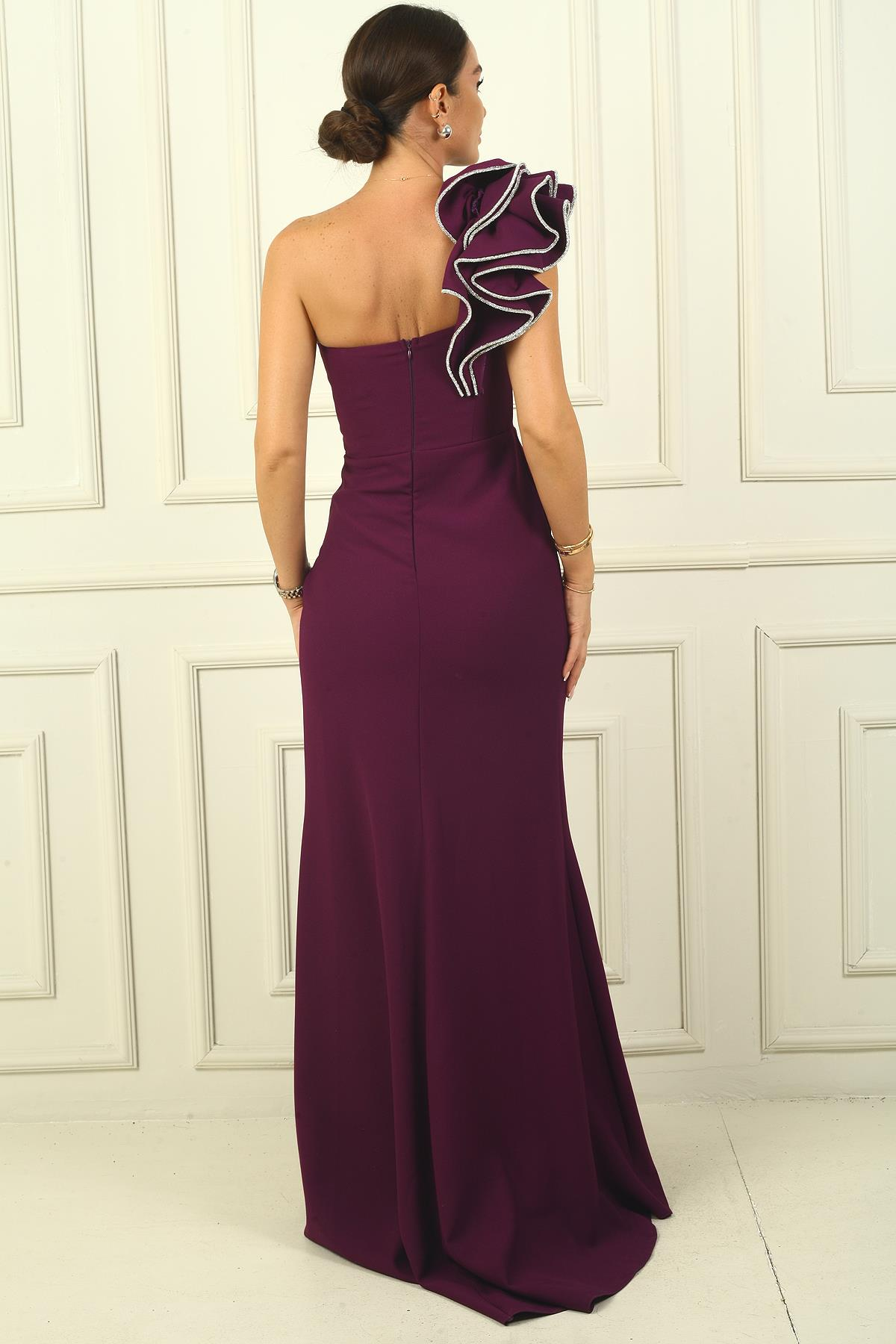 S-24Y4120006Tek Marul Omuzlu Astarlı Parlak Taş Detaylı Krep Balık Abiye Elbise