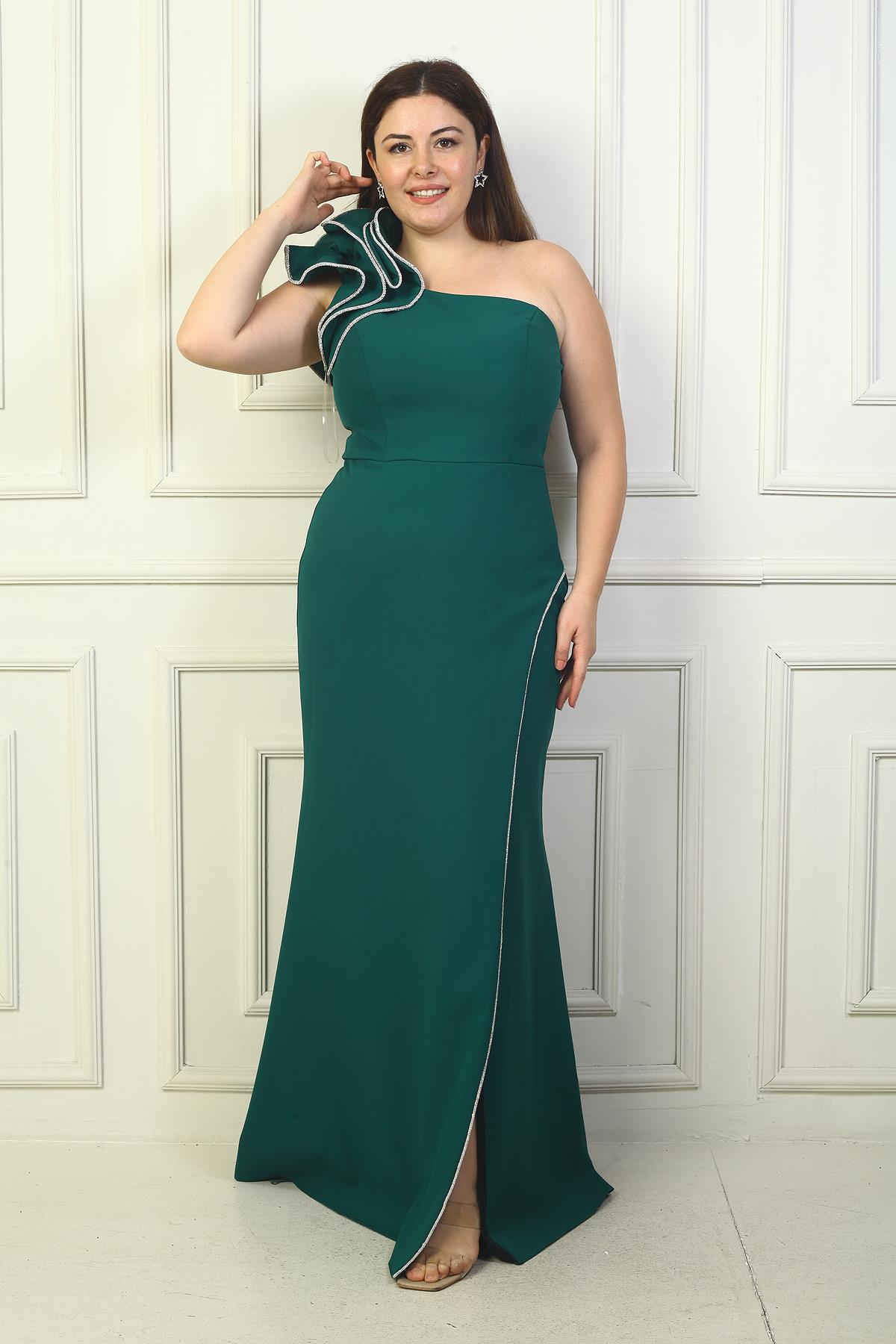 S-24Y4120006Tek Marul Omuzlu Astarlı Parlak Taş Detaylı Krep Balık Abiye Elbise