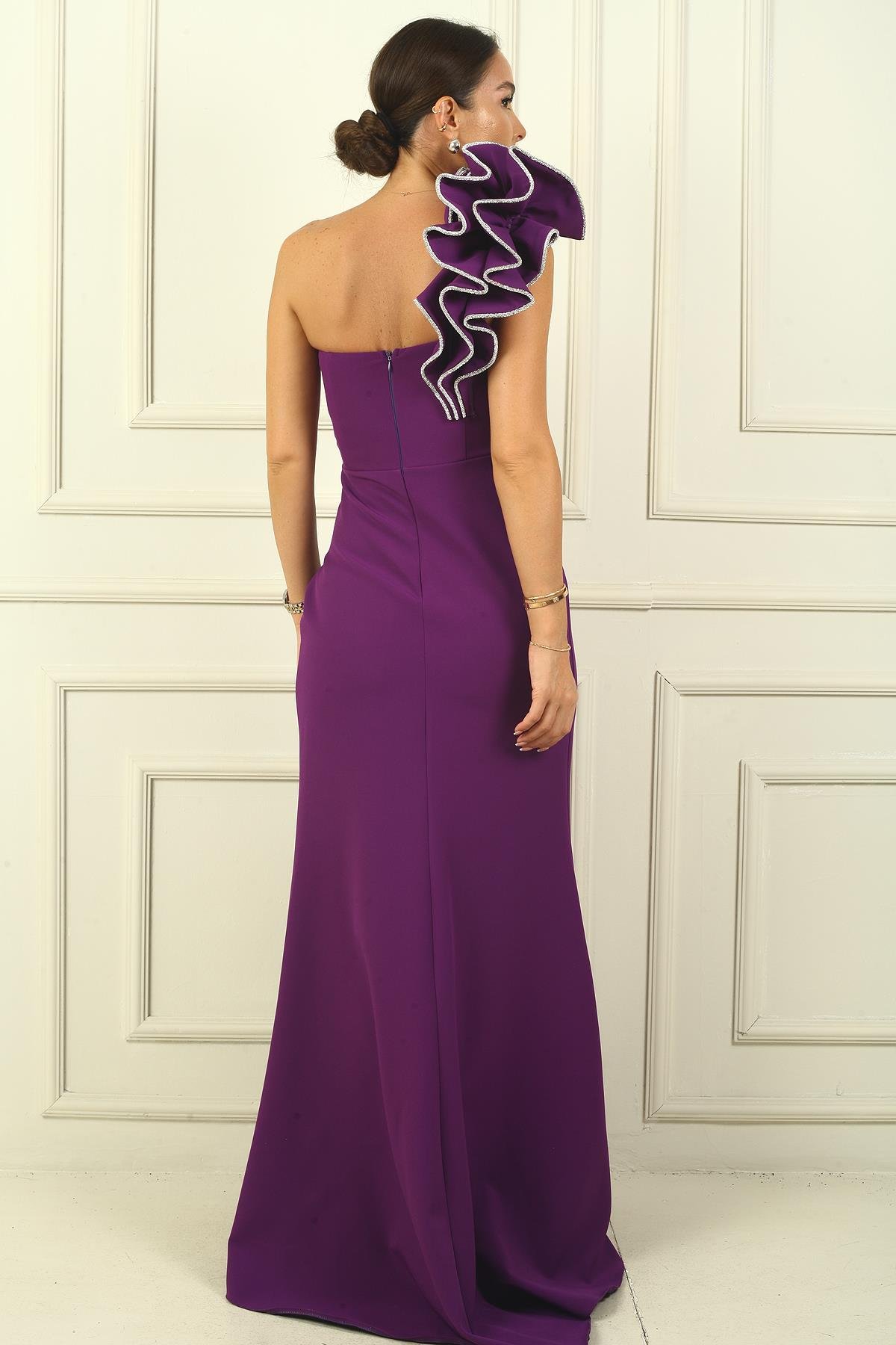 S-24Y4120006Tek Marul Omuzlu Astarlı Parlak Taş Detaylı Krep Balık Abiye Elbise