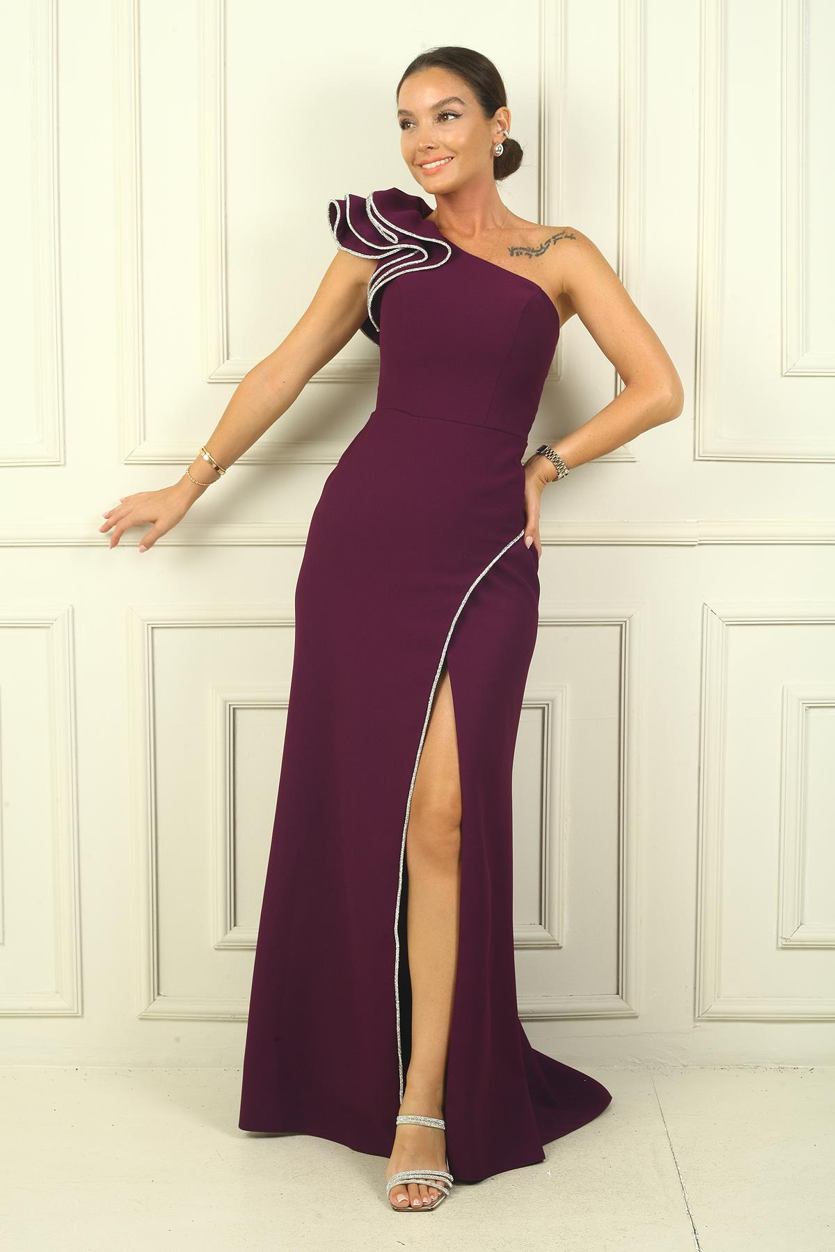 S-24Y4120006Tek Marul Omuzlu Astarlı Parlak Taş Detaylı Krep Balık Abiye Elbise