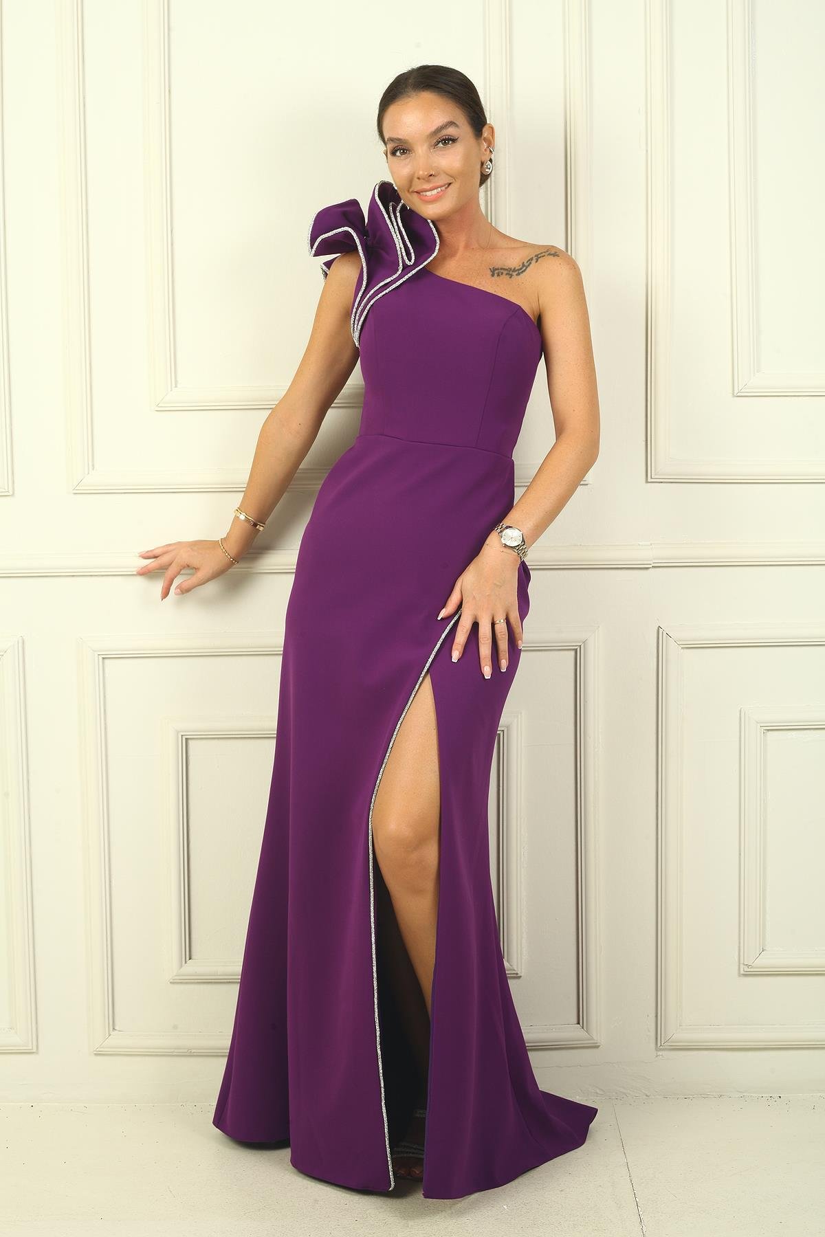 S-24Y4120006Tek Marul Omuzlu Astarlı Parlak Taş Detaylı Krep Balık Abiye Elbise