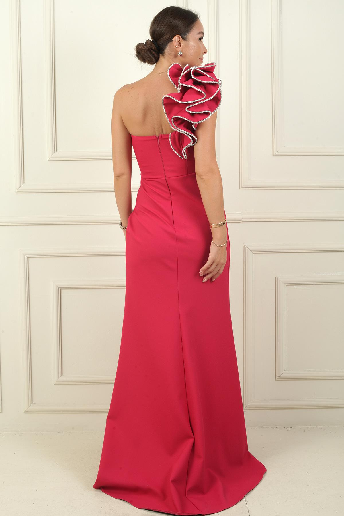 S-24Y4120006Tek Marul Omuzlu Astarlı Parlak Taş Detaylı Krep Balık Abiye Elbise