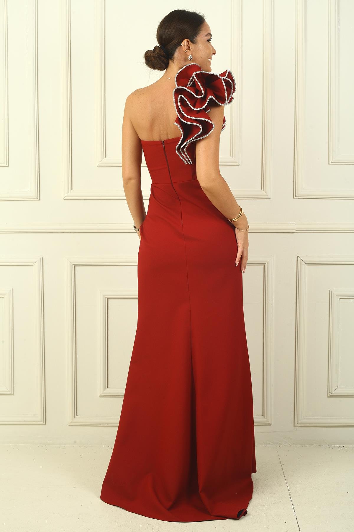 S-24Y4120006Tek Marul Omuzlu Astarlı Parlak Taş Detaylı Krep Balık Abiye Elbise