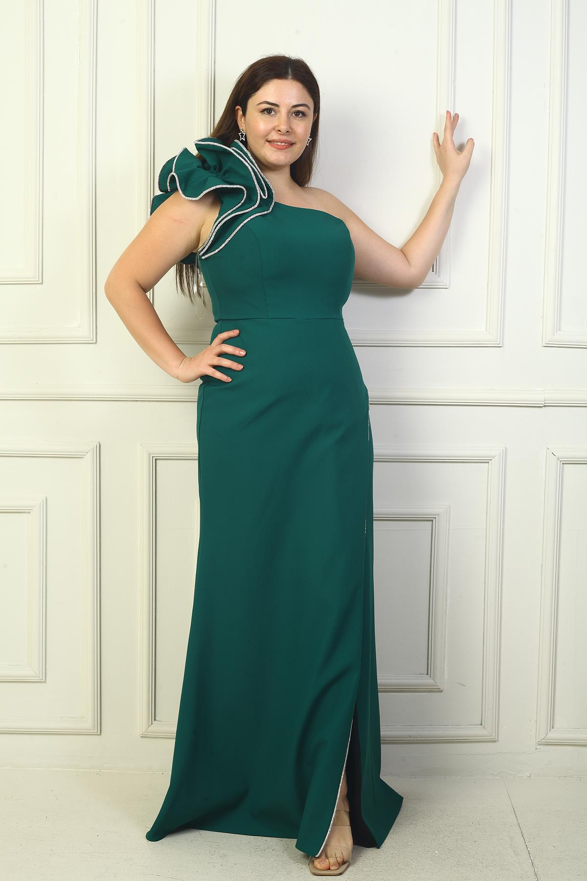 S-24Y4120006Tek Marul Omuzlu Astarlı Parlak Taş Detaylı Krep Balık Abiye Elbise