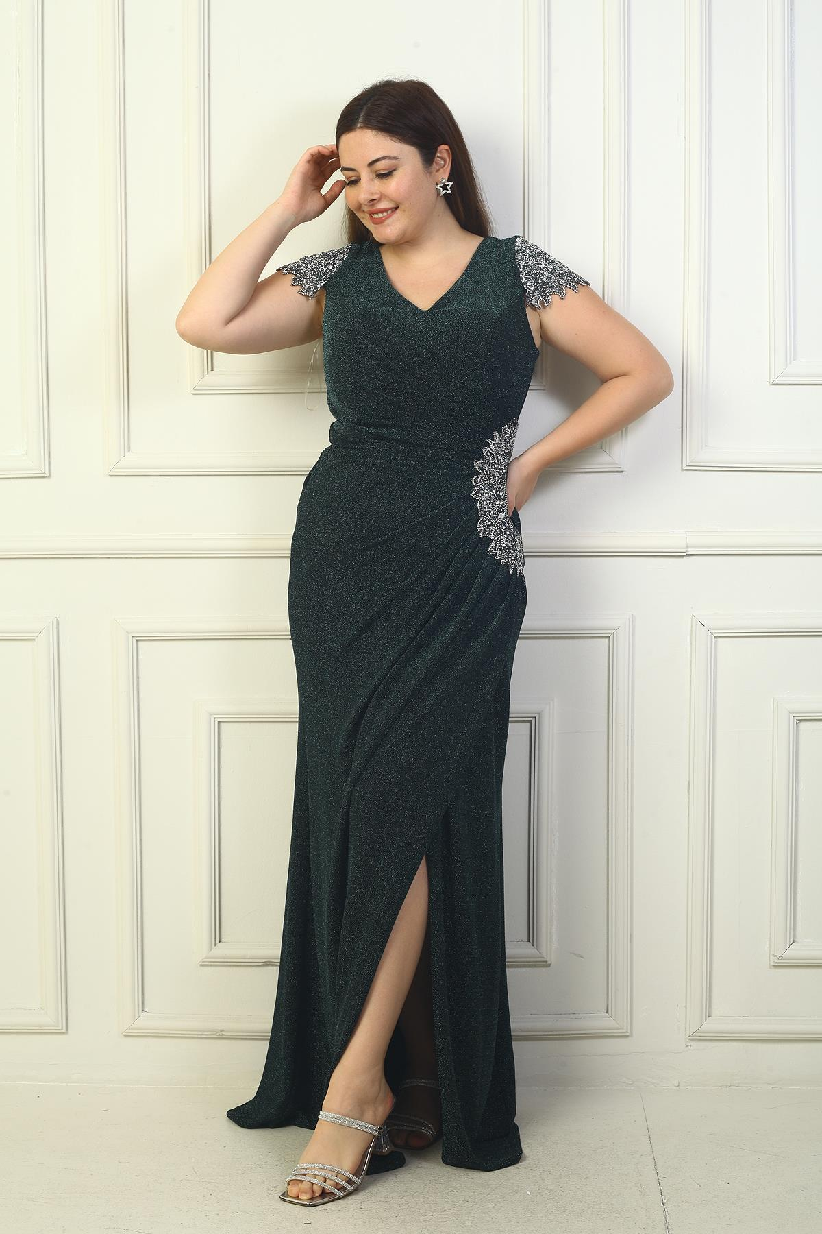 S-24Y4120013Ön Arka V Yaka Kol Ve Bel Taş Detaylı Astarlı Drapeli Simli Büyük Beden Likralı Uzun Elbise