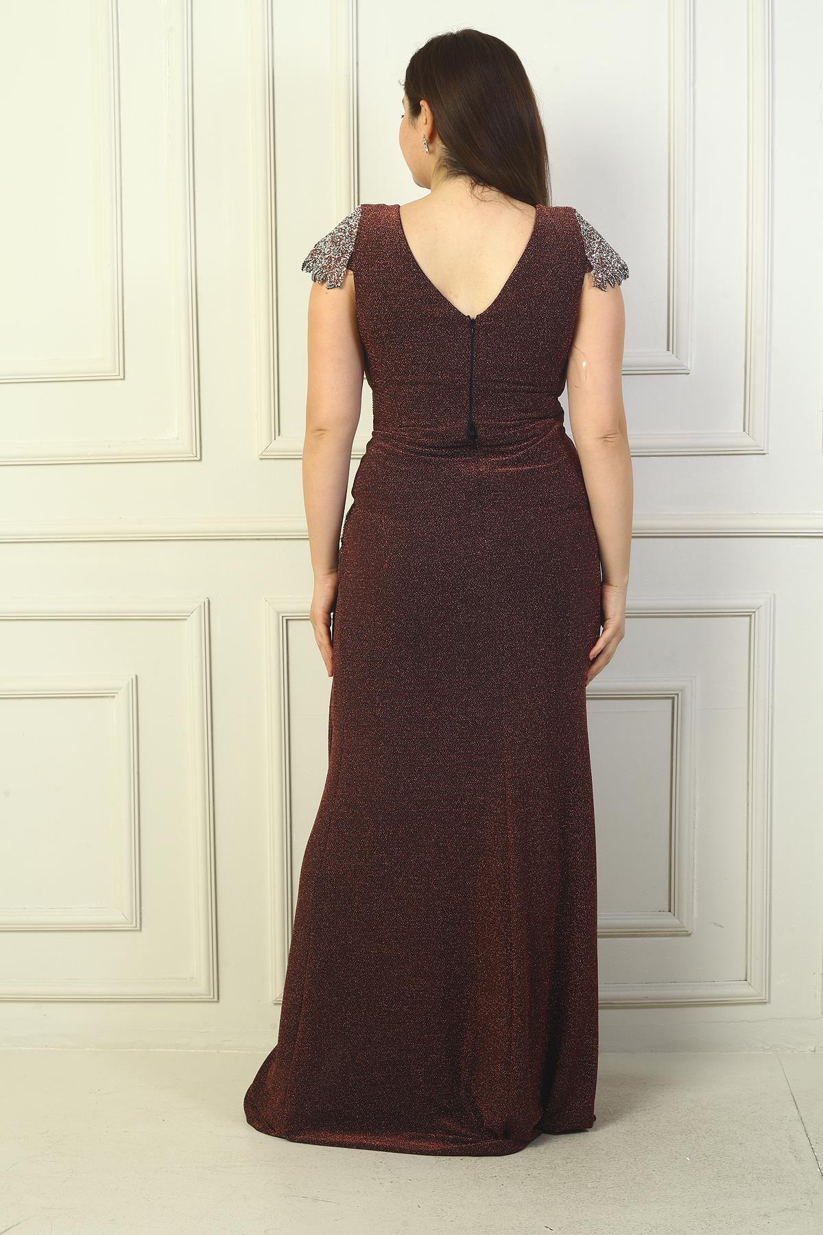 S-24Y4120013Ön Arka V Yaka Kol Ve Bel Taş Detaylı Astarlı Drapeli Simli Büyük Beden Likralı Uzun Elbise