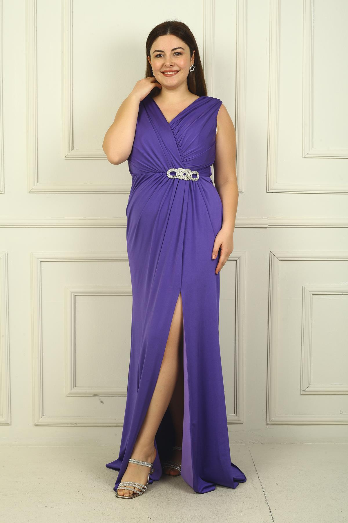 S-24Y4120014Kadın V Yaka Beli Tokalı Drapeli Astarlı Önü Yırtmaçlı Likralı Sandy Büyük Beden Uzun Elbise