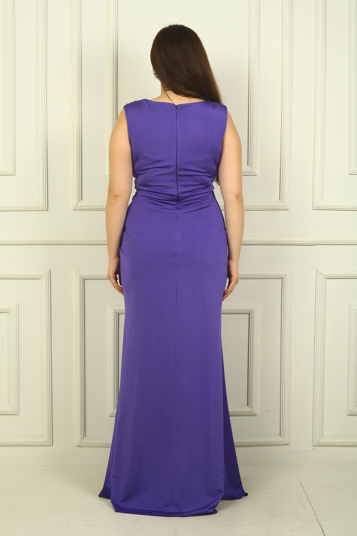 S-24Y4120014Kadın V Yaka Beli Tokalı Drapeli Astarlı Önü Yırtmaçlı Likralı Sandy Büyük Beden Uzun Elbise