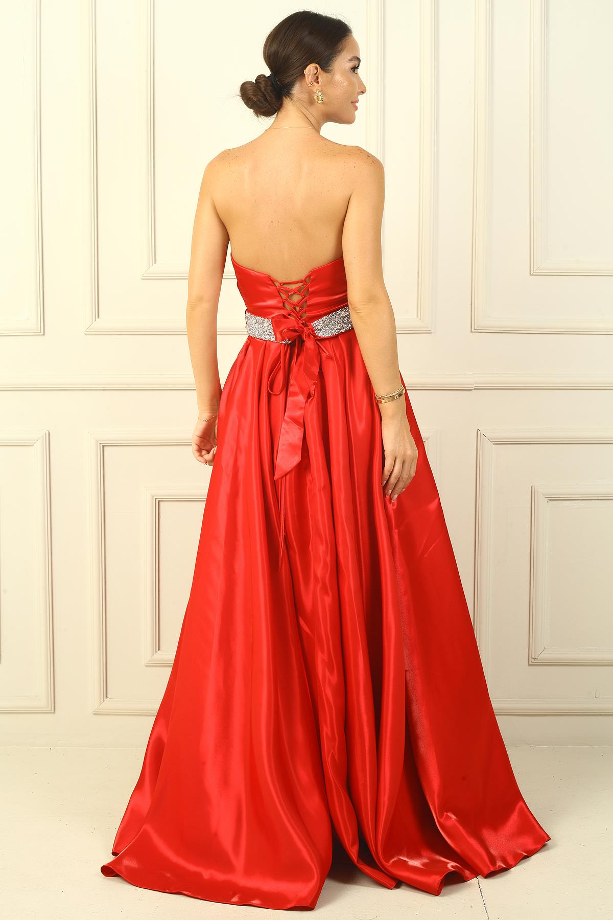 S-24Y4240011Kadın Straplez Arkadan Bağcıklı Kemeri Taşlı Astarlı Pileli Saten Tam Daire Kloş Elbise