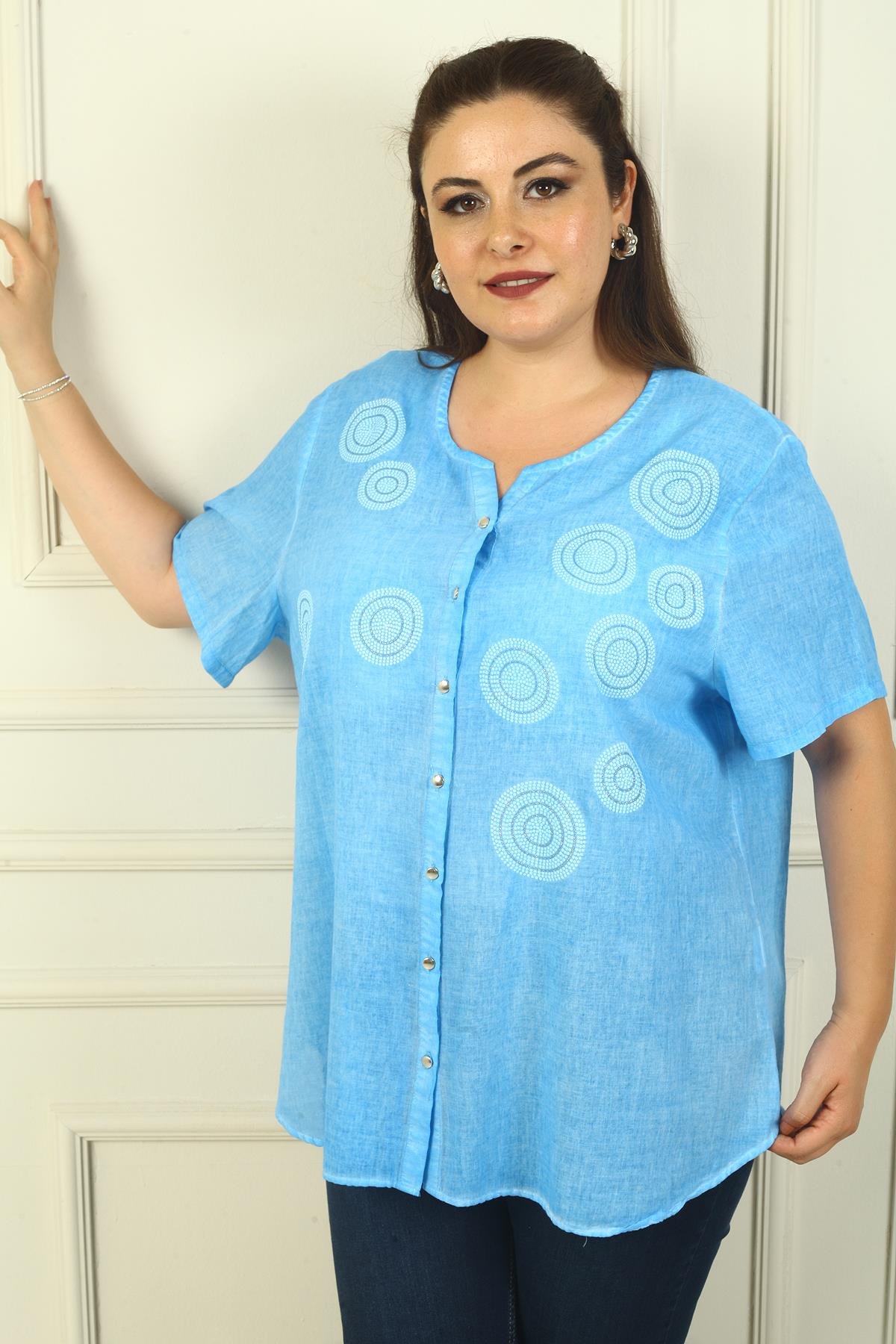 S-24Y4270006Daire Desenli Metal Düğmeli Yıkamalı Kısa Kol Büyük Beden Gömlek