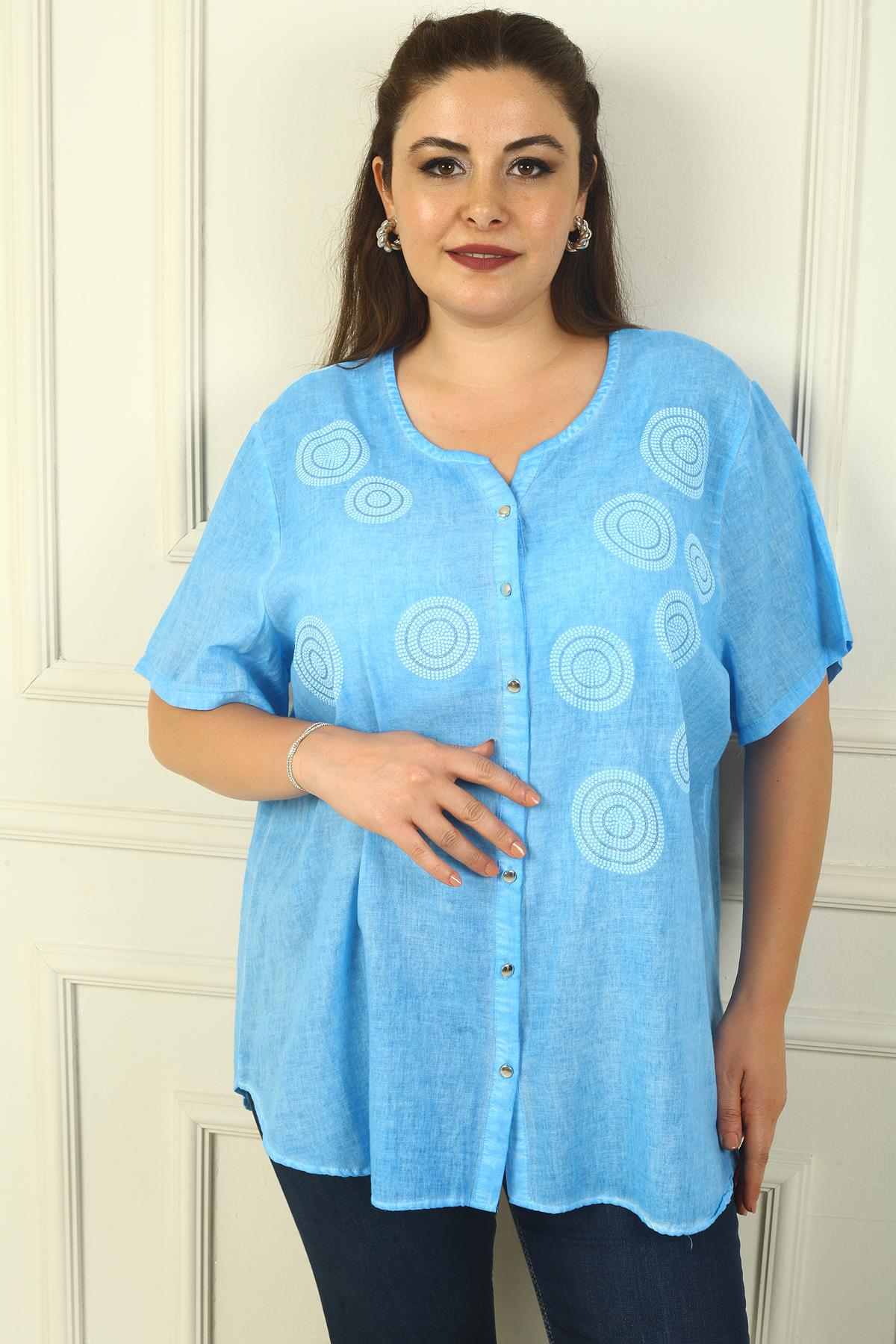 S-24Y4270006Daire Desenli Metal Düğmeli Yıkamalı Kısa Kol Büyük Beden Gömlek
