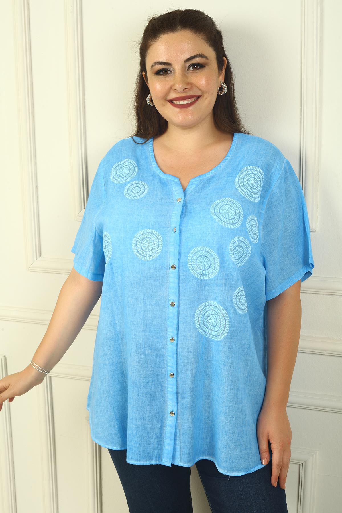 S-24Y4270006Daire Desenli Metal Düğmeli Yıkamalı Kısa Kol Büyük Beden Gömlek