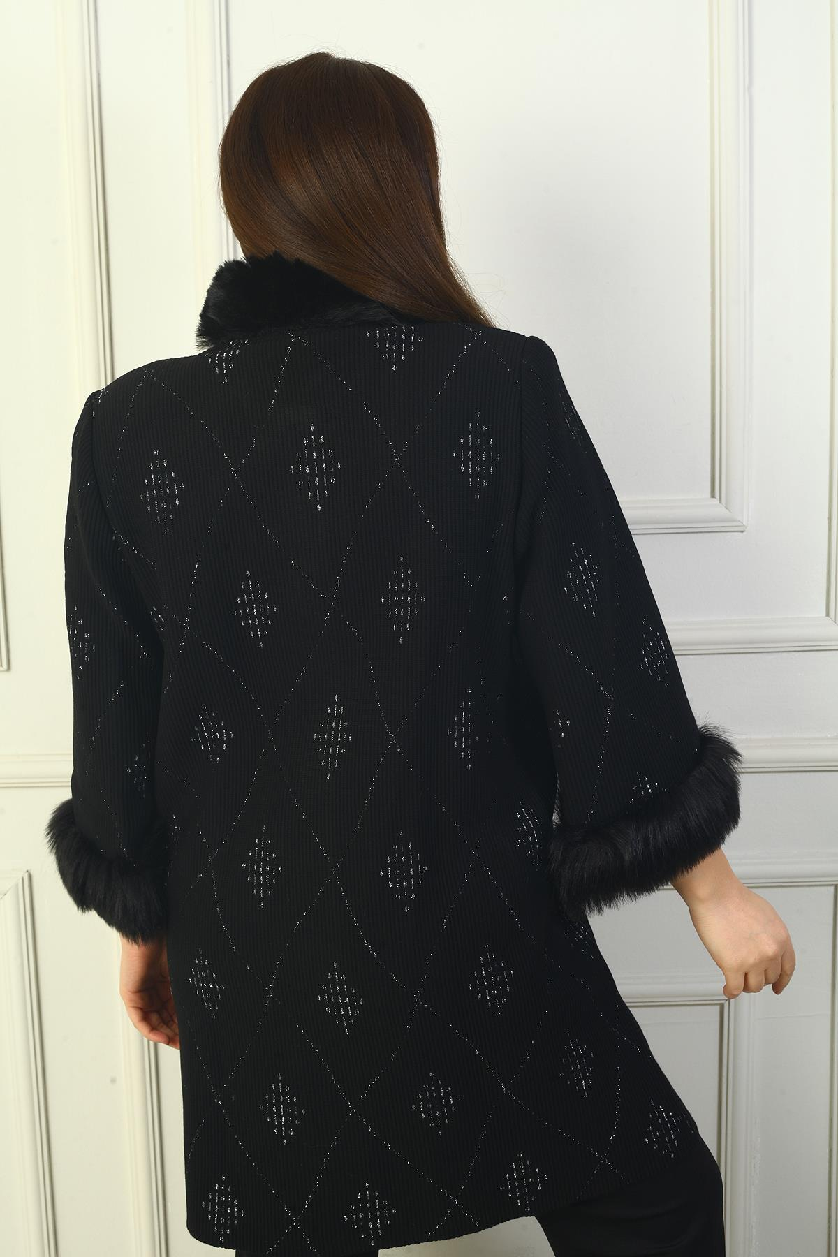 S-24Y4300001Kadın Yaka Ve Kol Uçları Kürklü Önü Düğmeli Cepli Simli Baklava Desen Büyük Beden Hırka