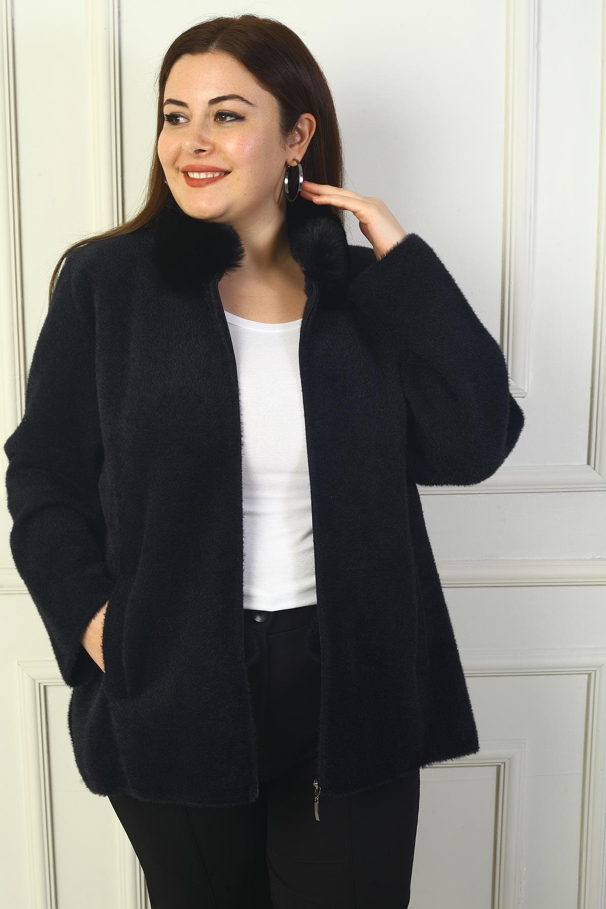 S-24Y4300008Kadın Seyyar Kürklü Yaka Önü Fermuarlı Yandan Cepli Büyük Beden Akrilik Ceket