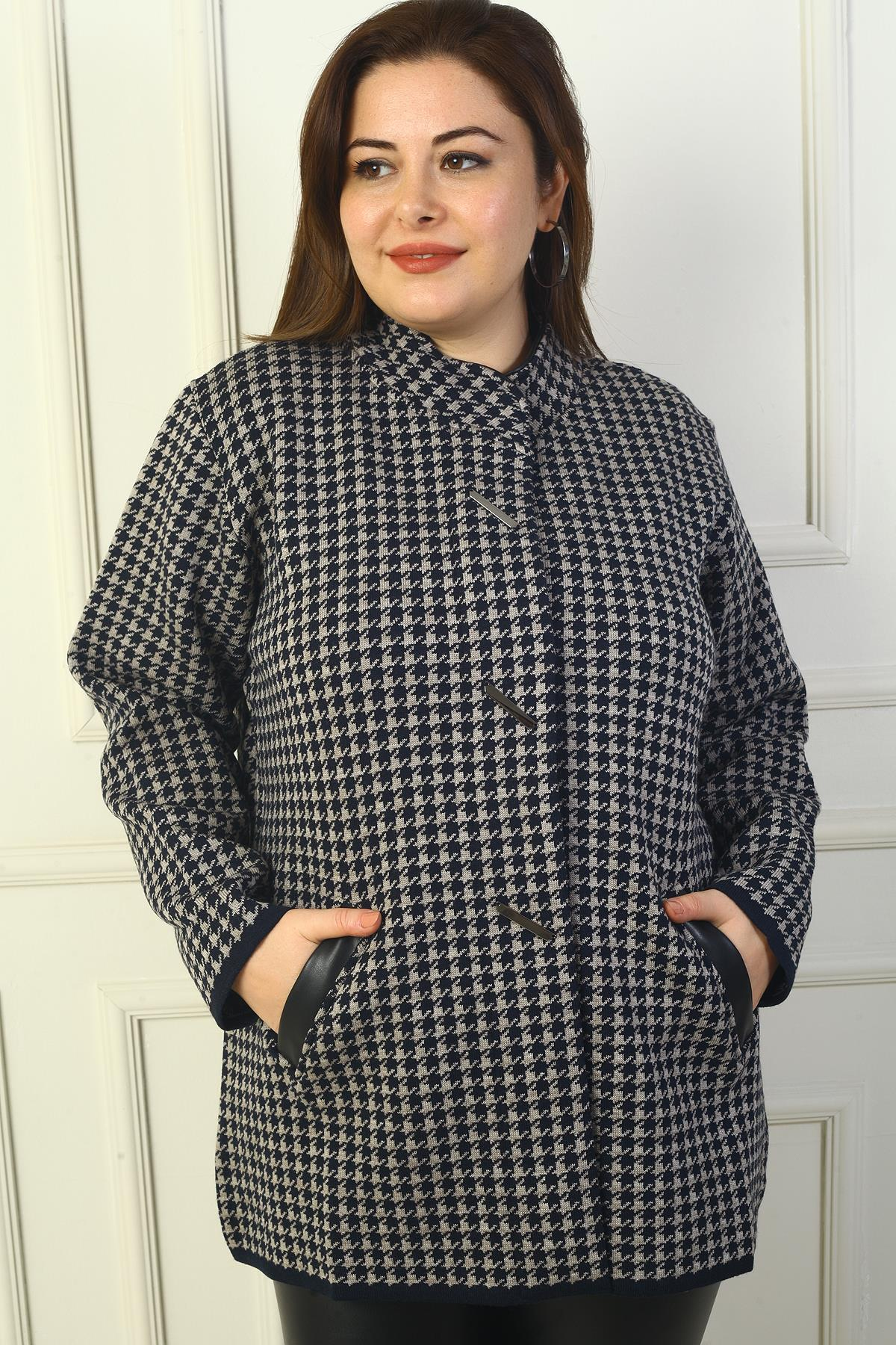 S-24Y4300011Kadın Önü Çıtçıtlı Cepleri Deri Detaylı Kazayağı Büyük Beden Akrilik Hırka