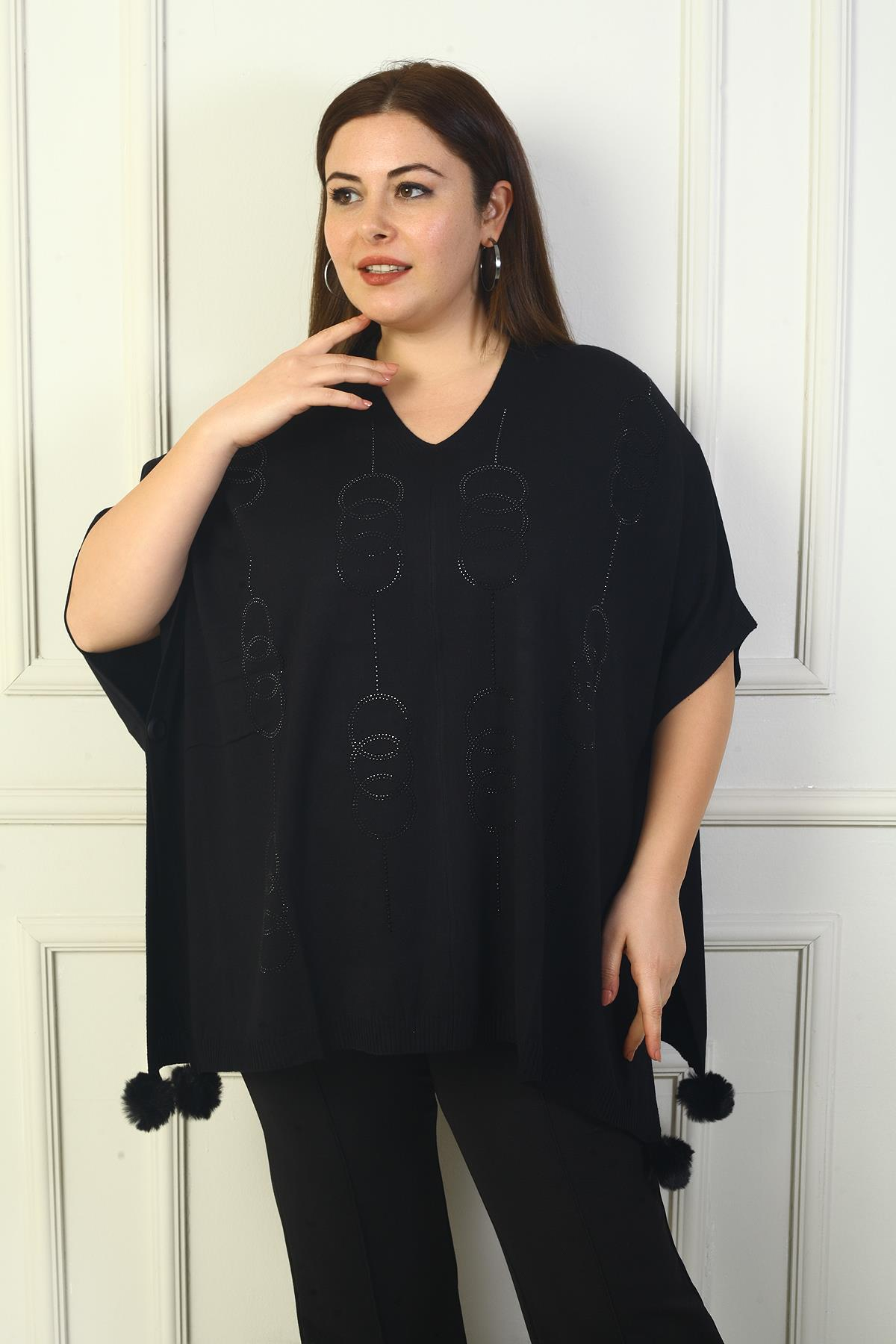 S-24Y4300013Kadın V Yaka Yanları Düğme Detaylı Önü Yuvarlak Desen Taş İşlemeli Ponponlu Büyük Beden Panço