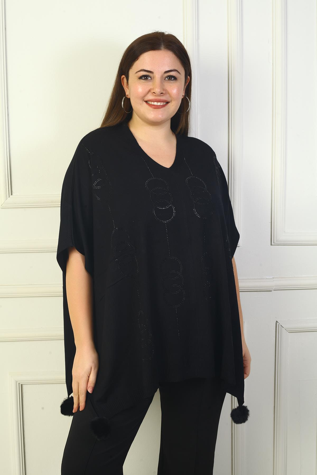 S-24Y4300013Kadın V Yaka Yanları Düğme Detaylı Önü Yuvarlak Desen Taş İşlemeli Ponponlu Büyük Beden Panço