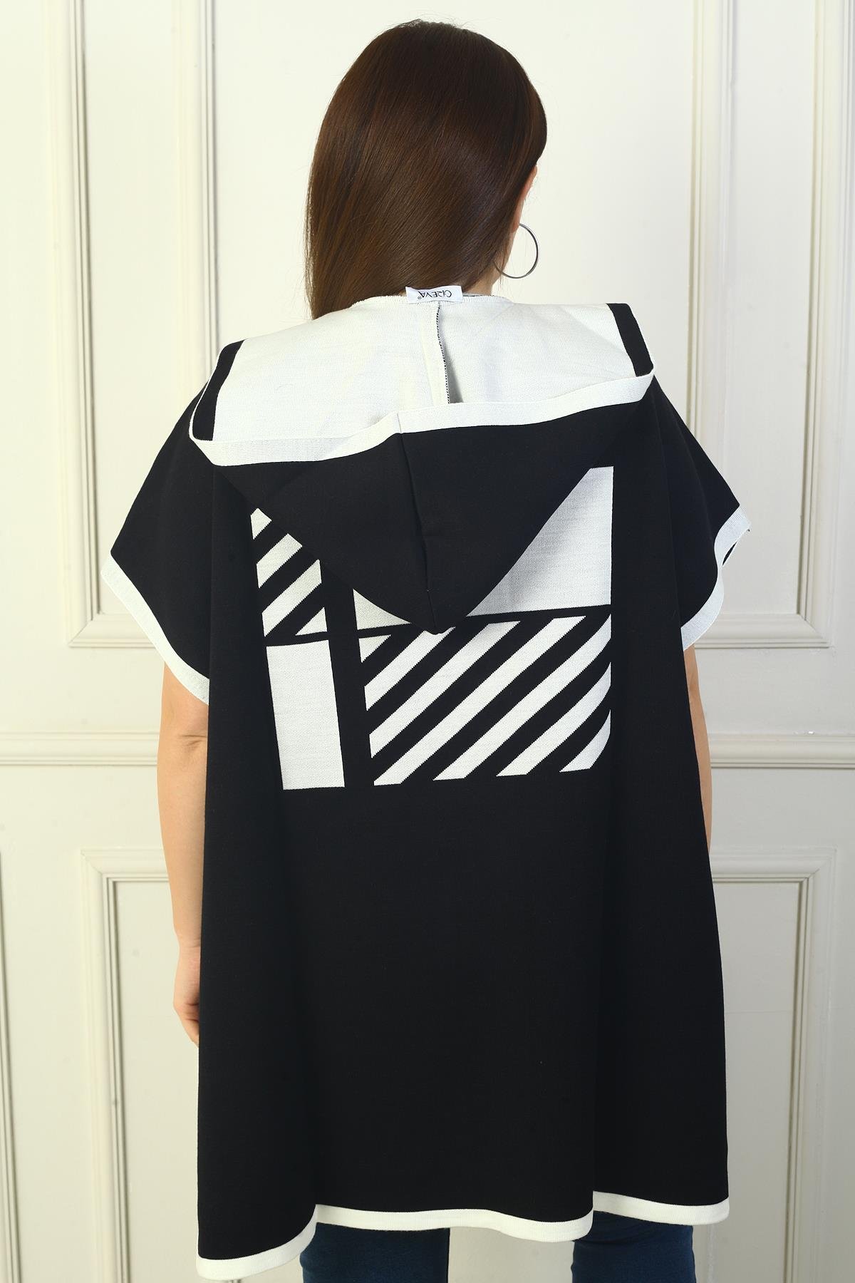 S-24Y4300014Kadın Yanı Düğme Detaylı Kapüşonlu Arkası Desenli Büyük Beden Panço