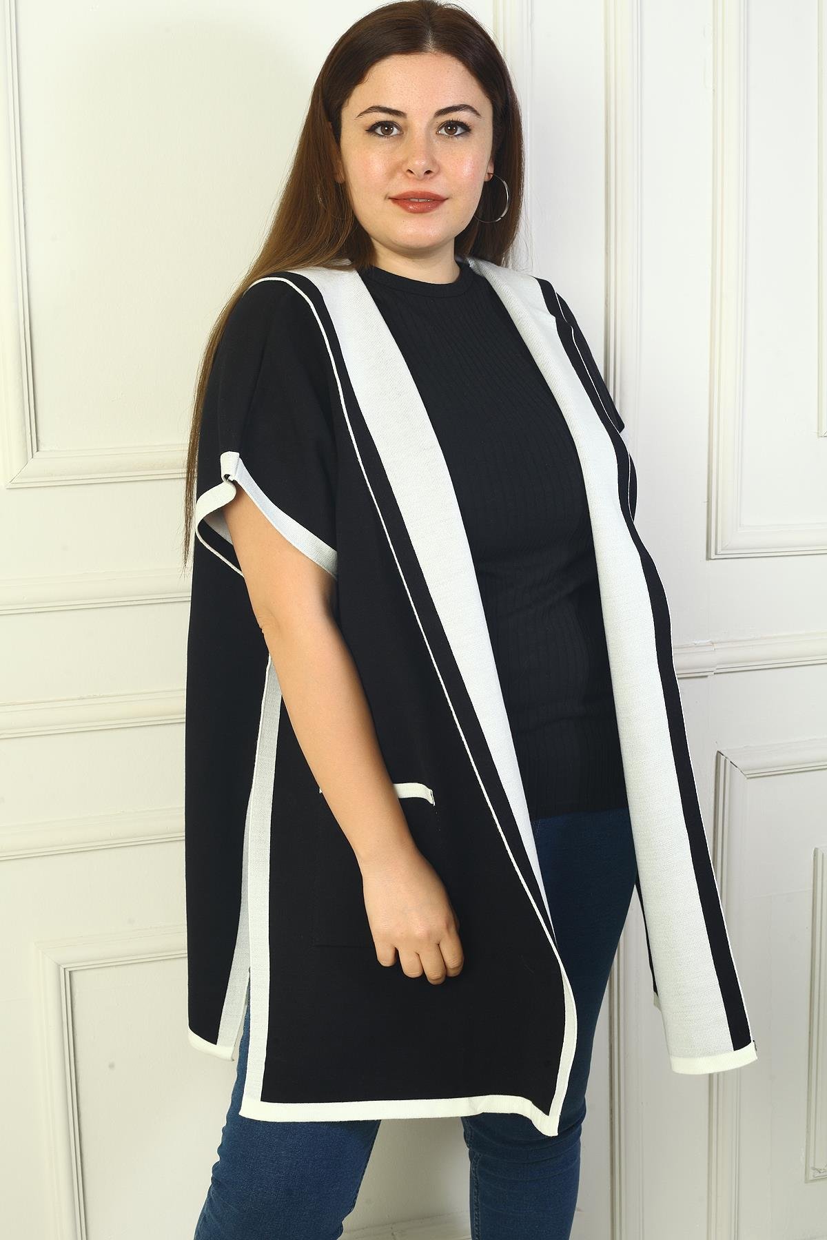 S-24Y4300014Kadın Yanı Düğme Detaylı Kapüşonlu Arkası Desenli Büyük Beden Panço