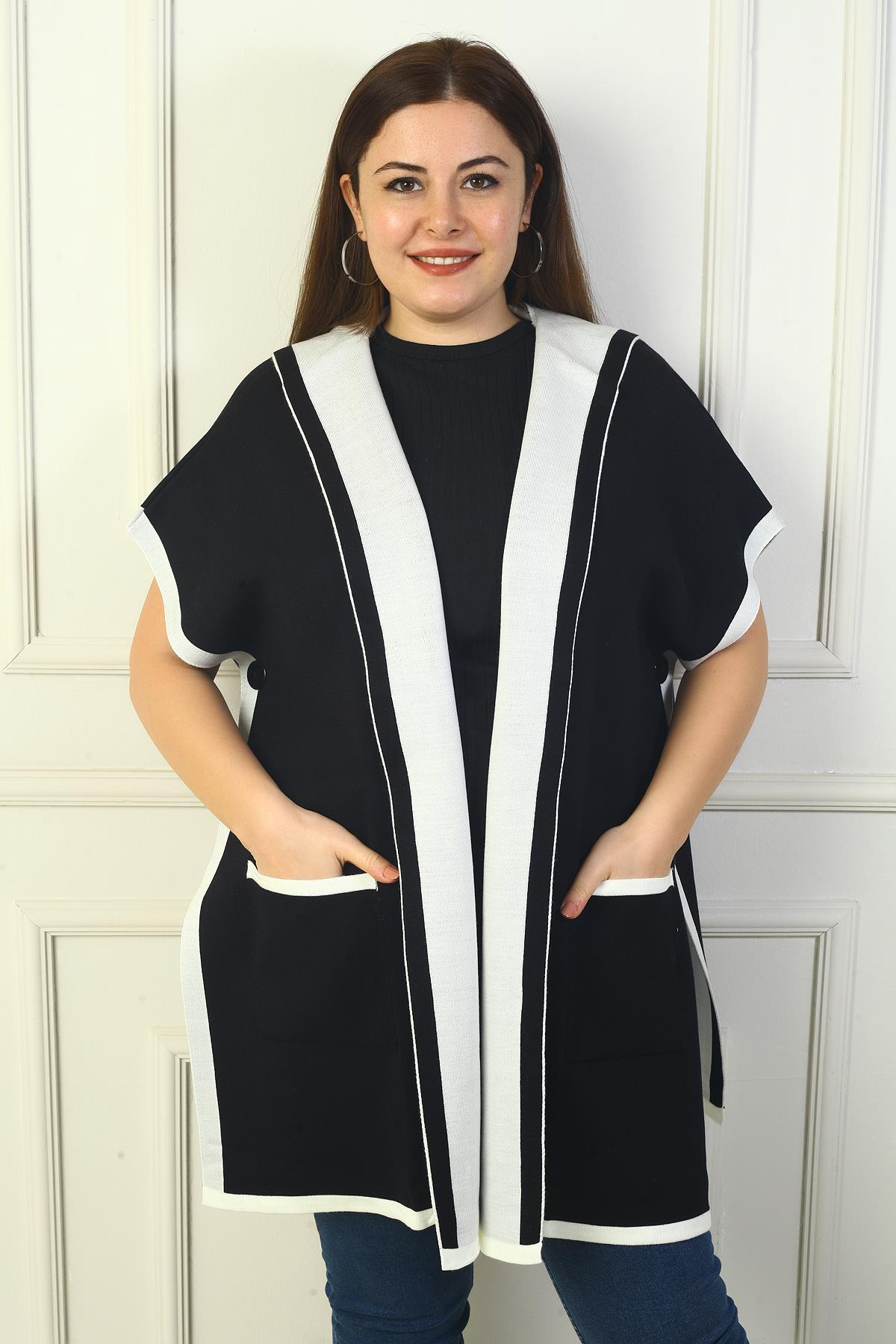 S-24Y4300014Kadın Yanı Düğme Detaylı Kapüşonlu Arkası Desenli Büyük Beden Panço