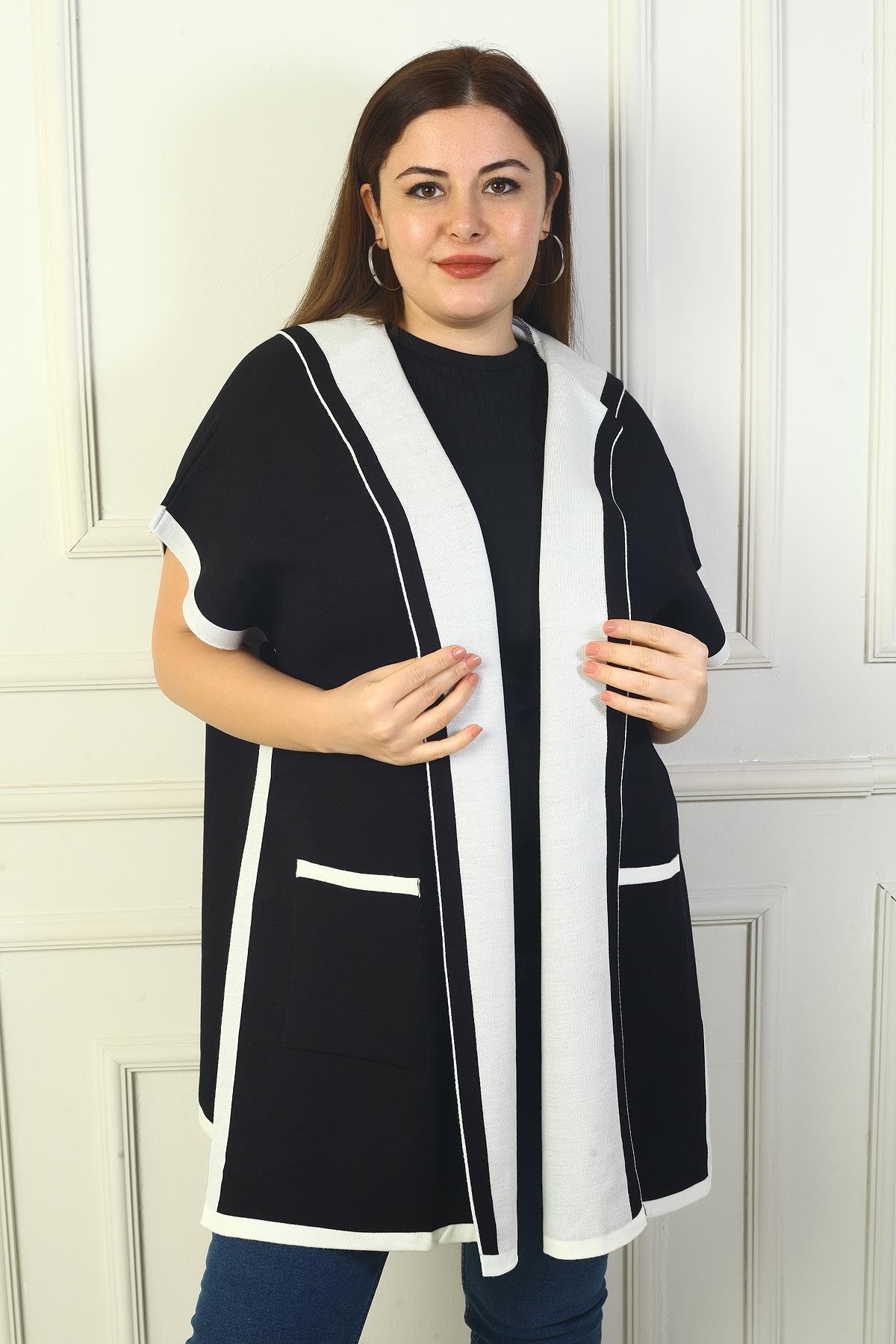 S-24Y4300014Kadın Yanı Düğme Detaylı Kapüşonlu Arkası Desenli Büyük Beden Panço