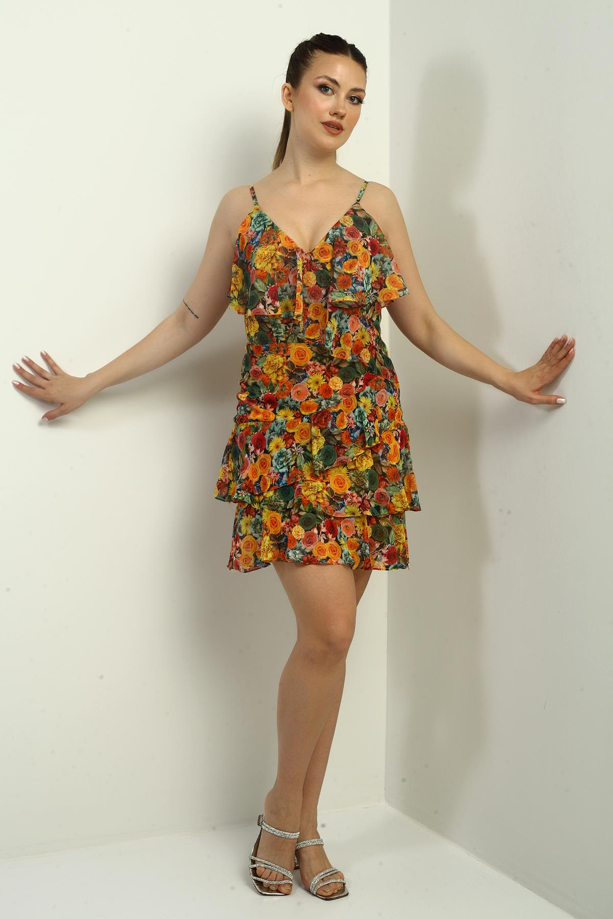 S-25K0130002Kadın İnce Askılı Göğüs Volanlı Eteği Katlı Astarlı Çiçek Desenli Kısa Şifon Elbise