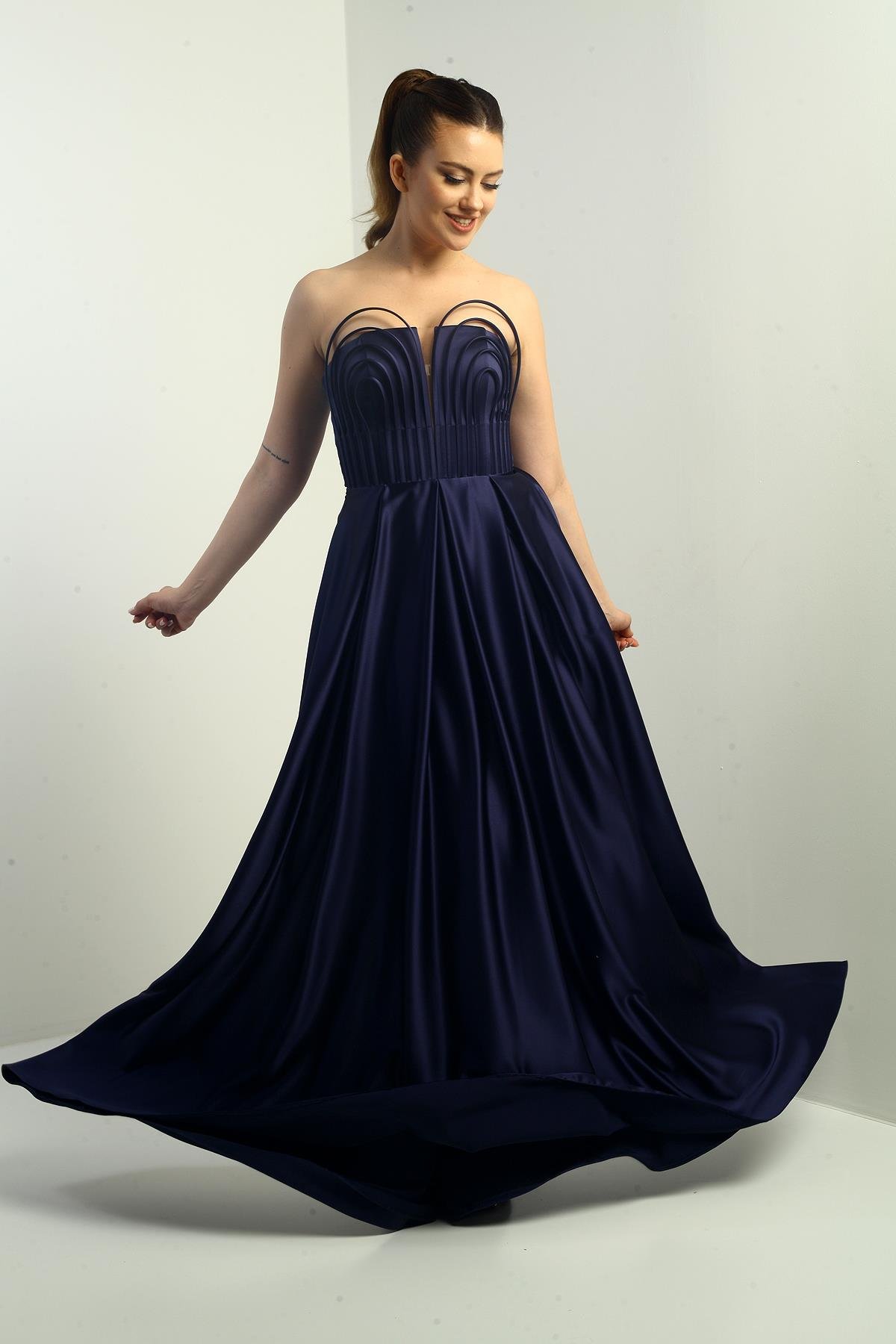 S-25K0230002Kadın Straplez Astarlı Önü Balen Biyeli Cepli Kloş Uzun Saten Abiye Elbise