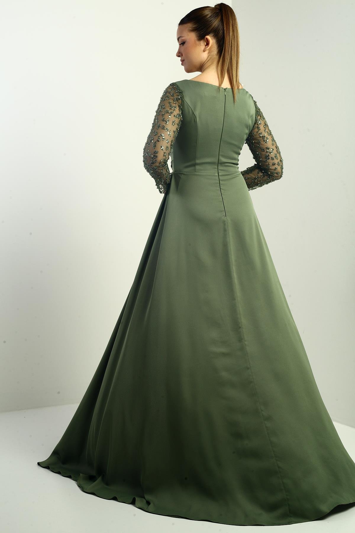 S-25K0230003Kadın Kare Yaka Astarlı Kolu Boncuklu Geniş Beden Aralıklı Krep Saten Uzun Abiye Elbise